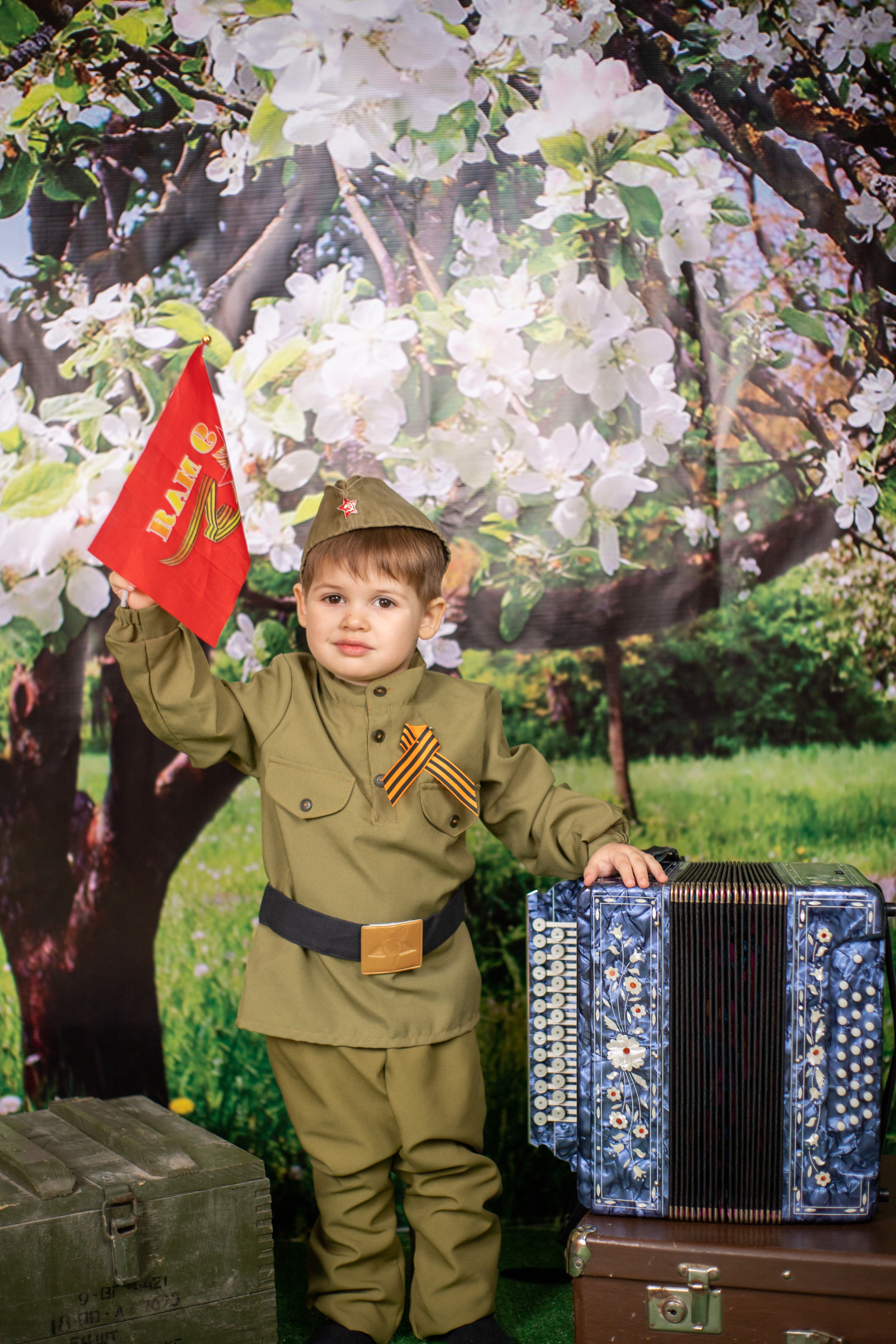 9 мая. Альбомы с самого детства. +79237847111