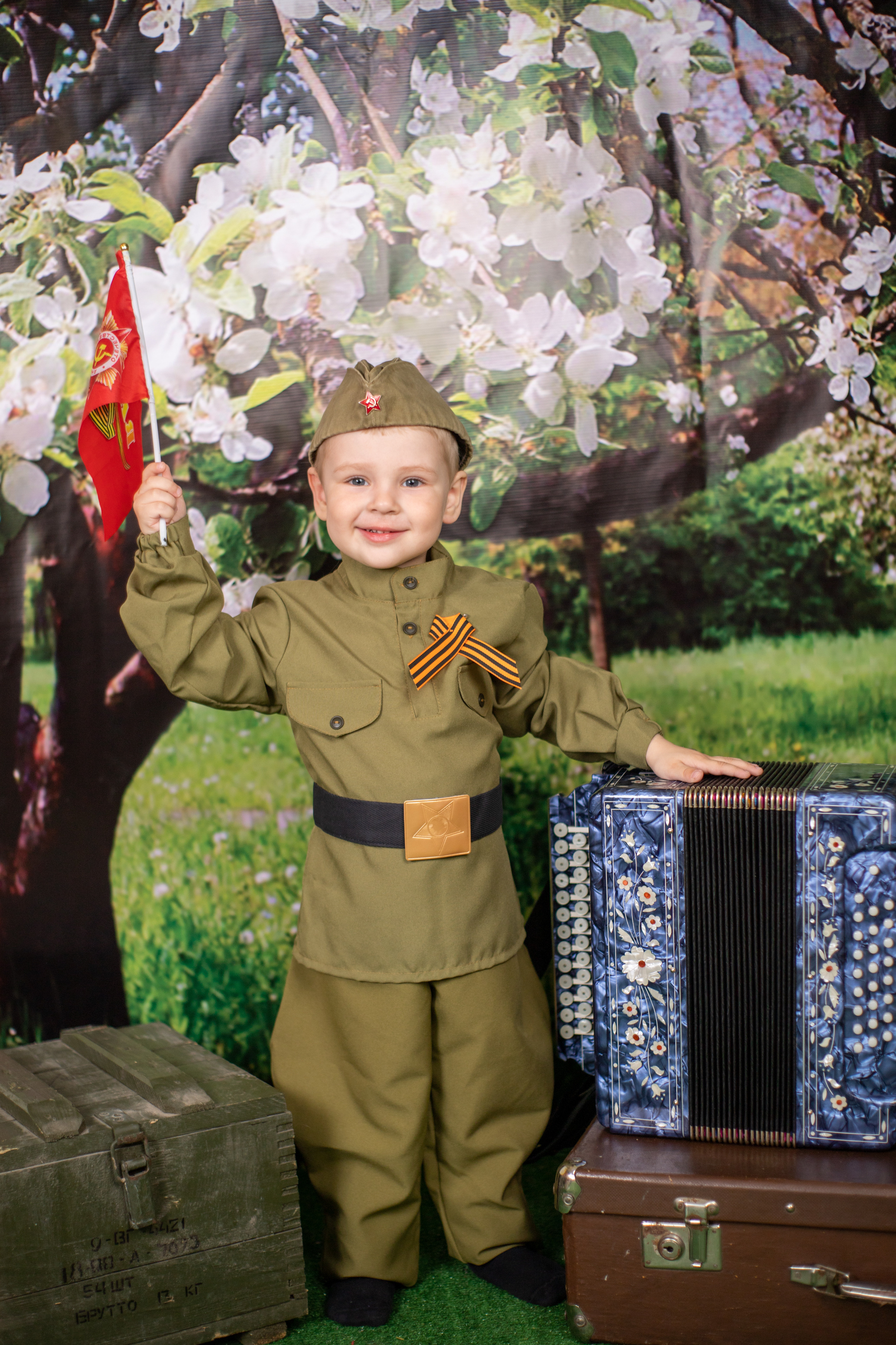 9 мая. Альбомы с самого детства. +79237847111