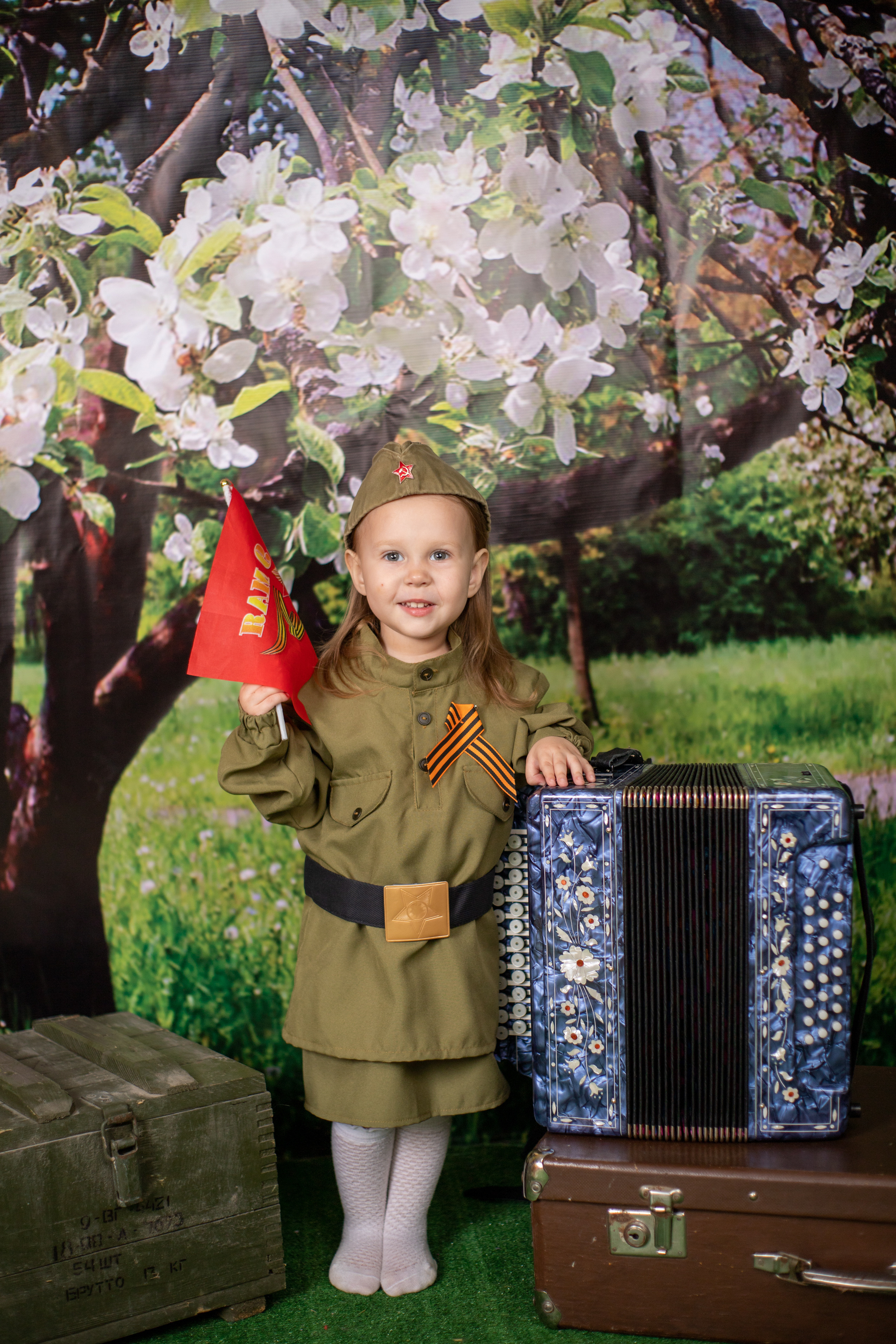 9 мая. Альбомы с самого детства. +79237847111