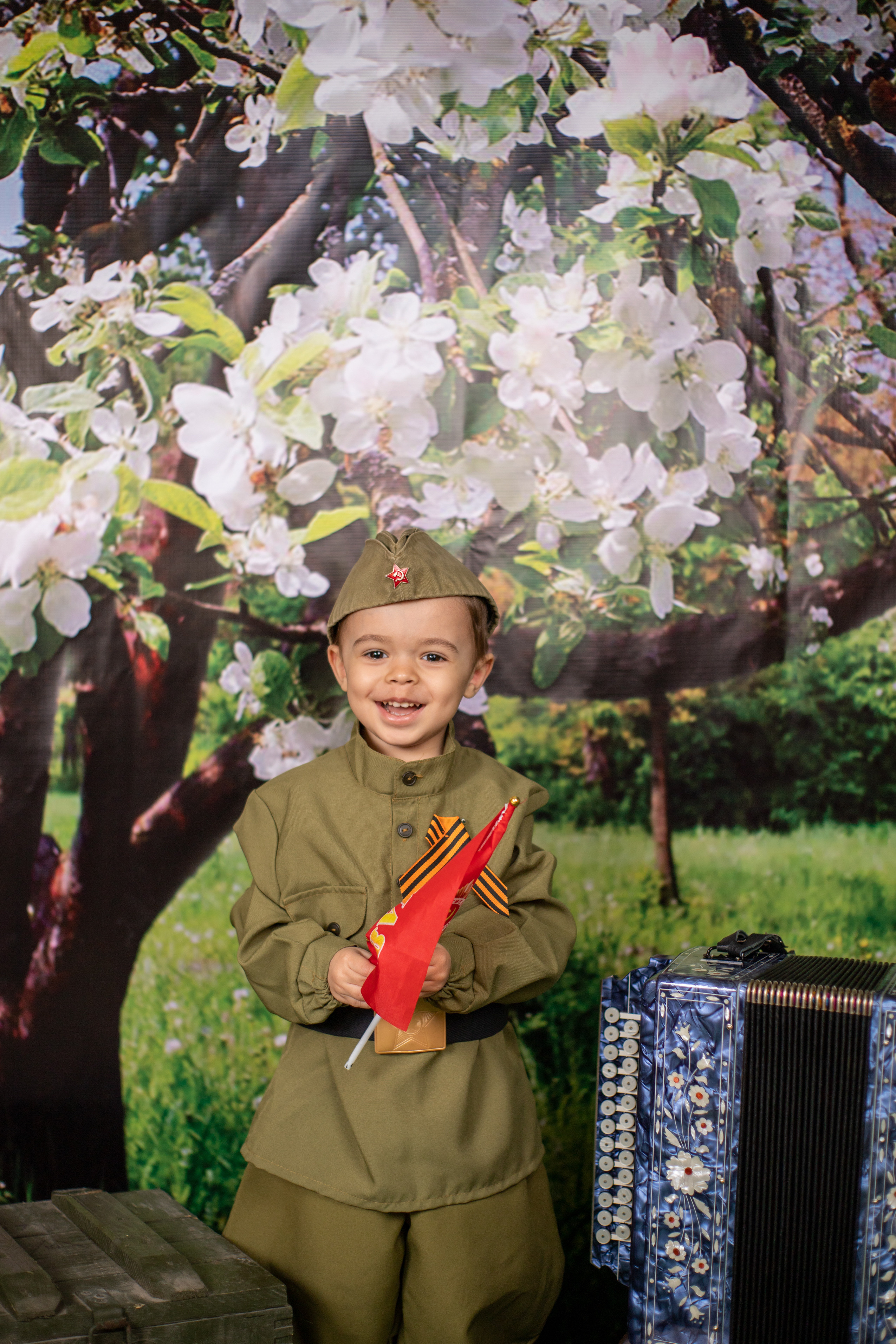 9 мая. Альбомы с самого детства. +79237847111