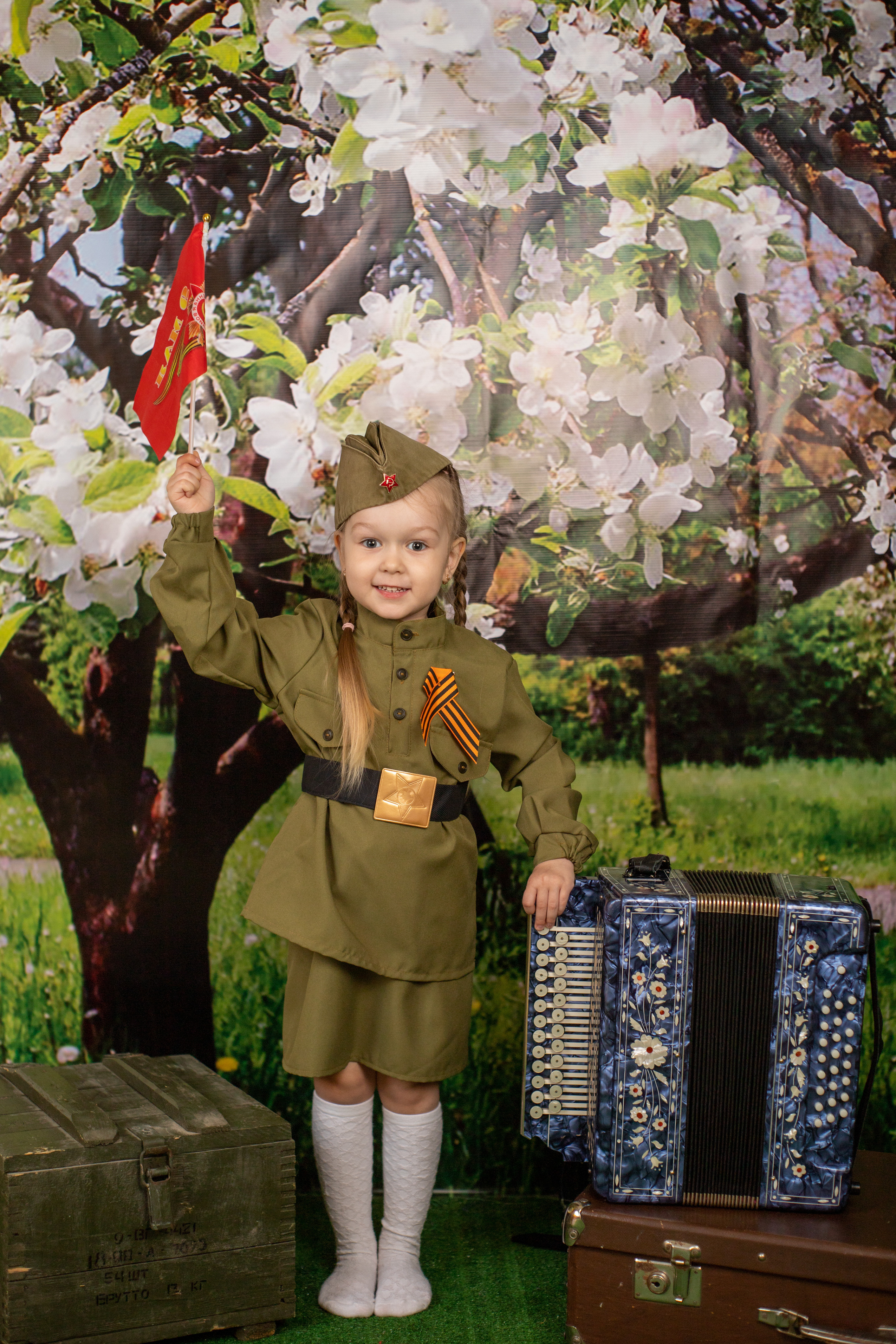 9 мая. Альбомы с самого детства. +79237847111