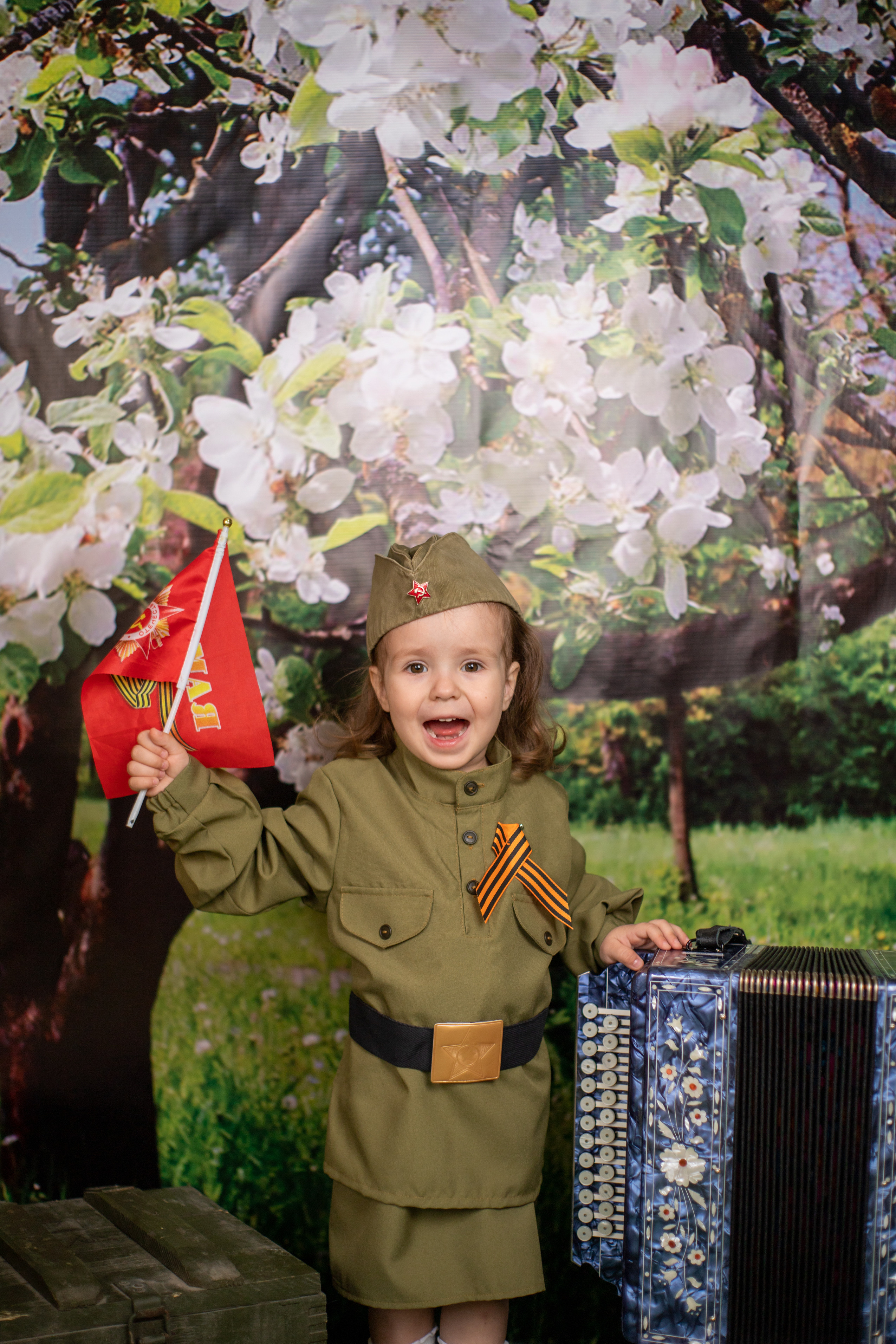 9 мая. Альбомы с самого детства. +79237847111