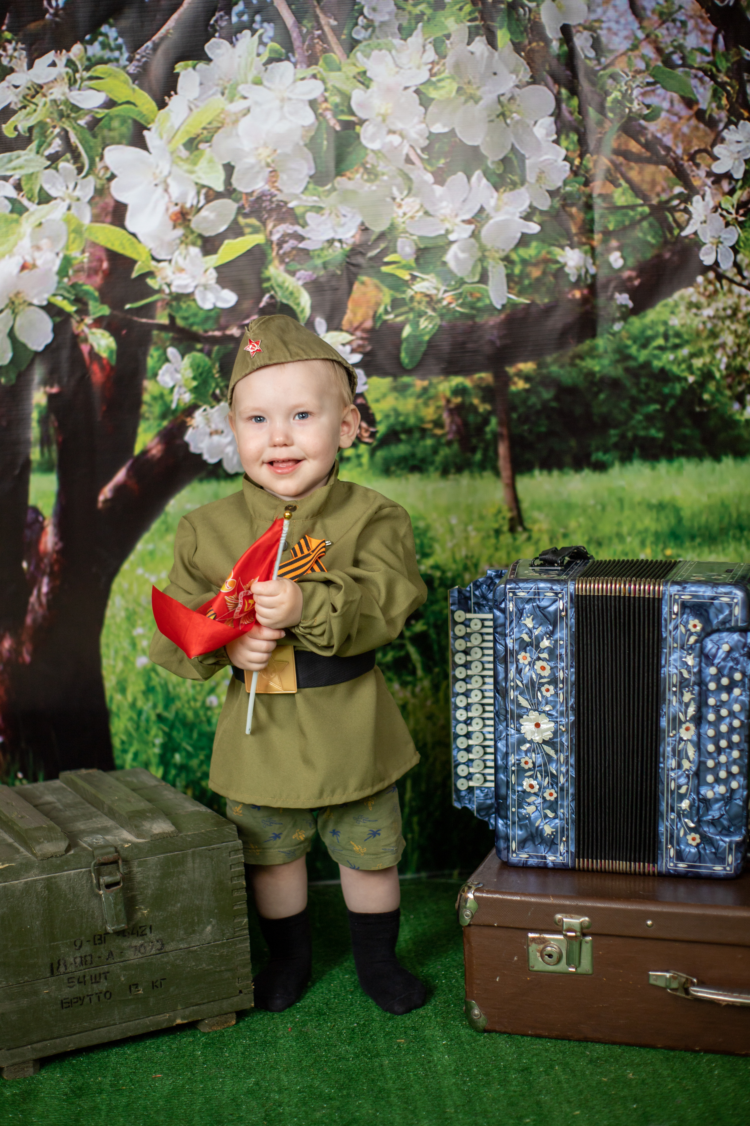 9 мая. Альбомы с самого детства. +79237847111