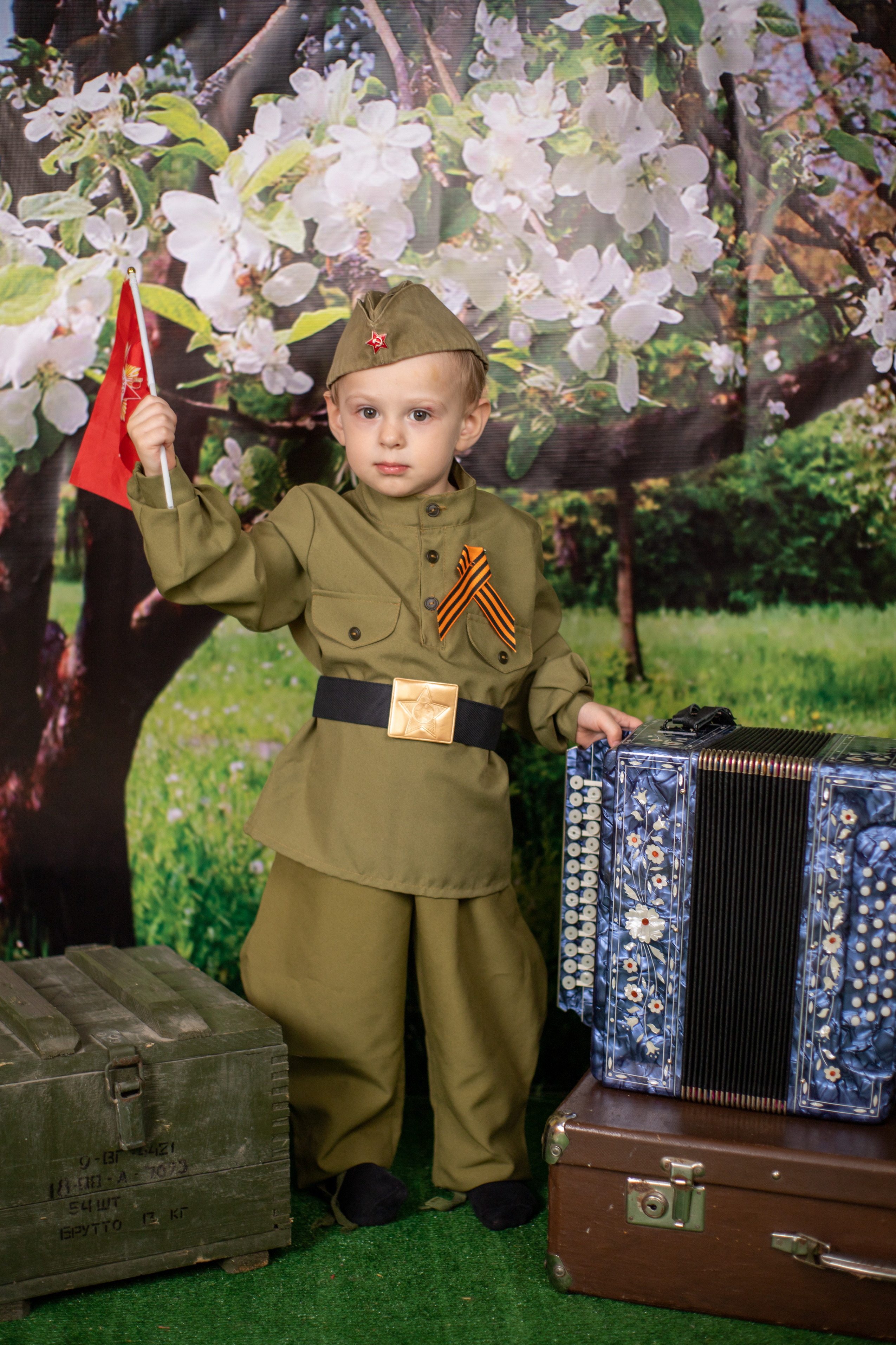 9 мая. Альбомы с самого детства. +79237847111