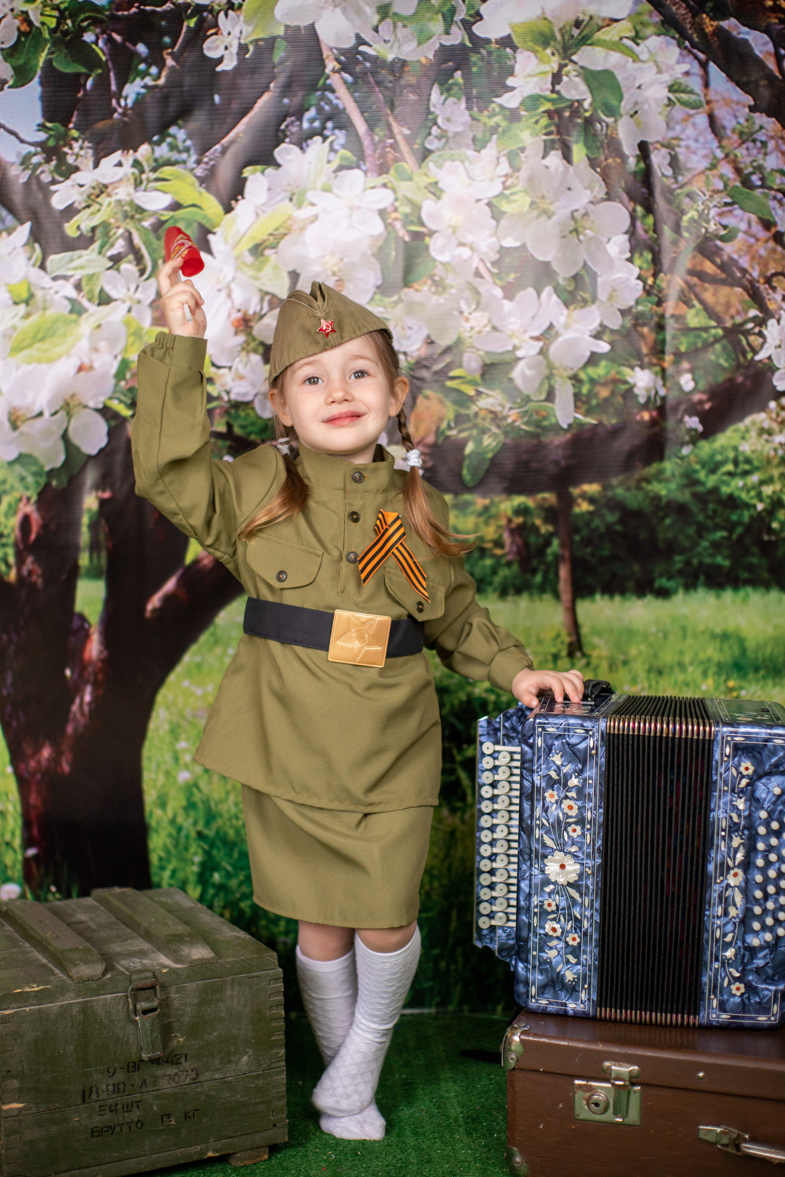 9 мая. Альбомы с самого детства. +79237847111