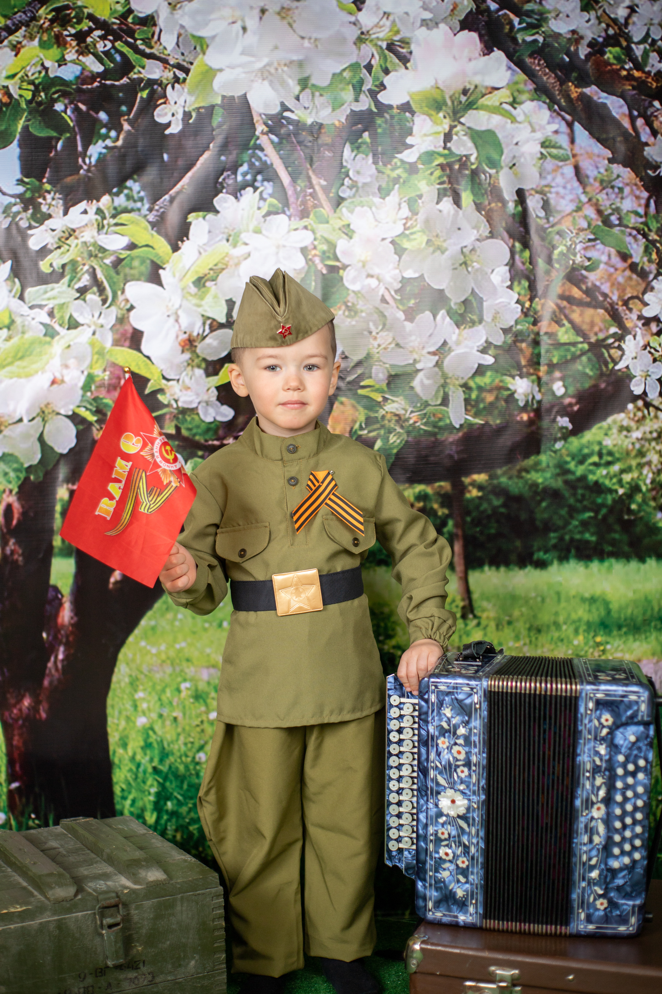 9 мая. Альбомы с самого детства. +79237847111