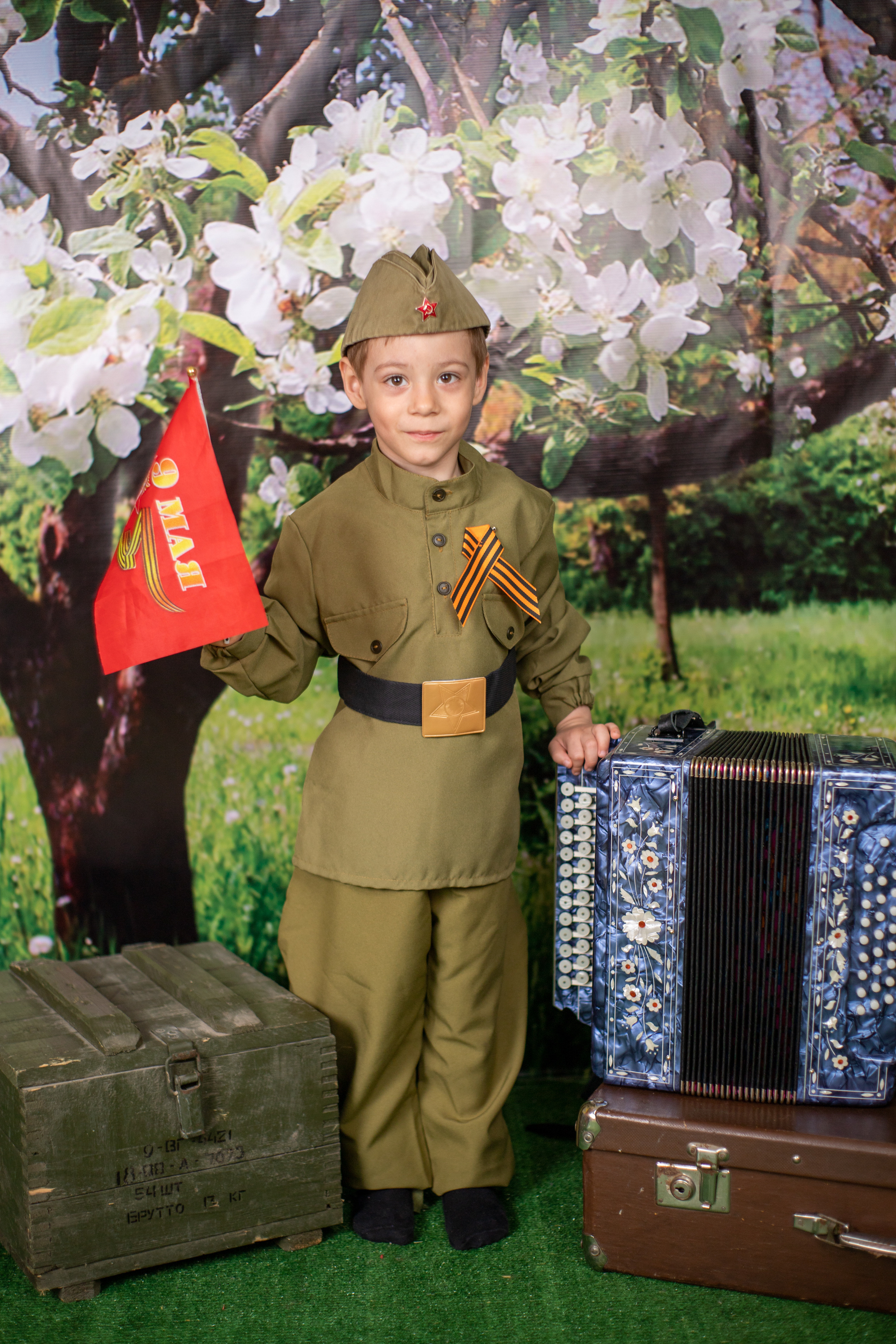 9 мая. Альбомы с самого детства. +79237847111