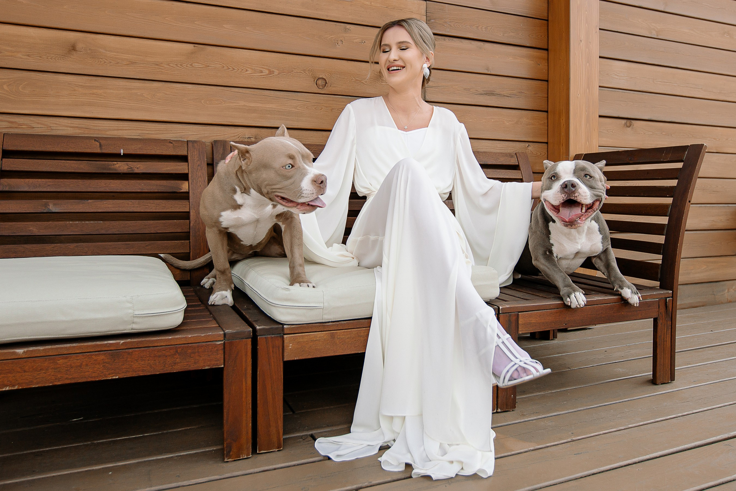 Свадебная фотосессия в отеле с собаками. Свадебный и семейный фотограф в Тамбове Сергей Григорьев