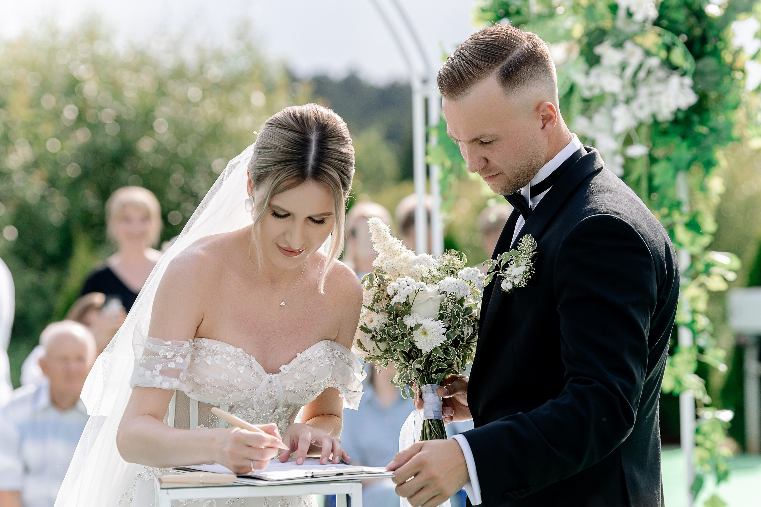 Свадебная фотосессия в отеле с собаками. Свадебный и семейный фотограф в Тамбове Сергей Григорьев