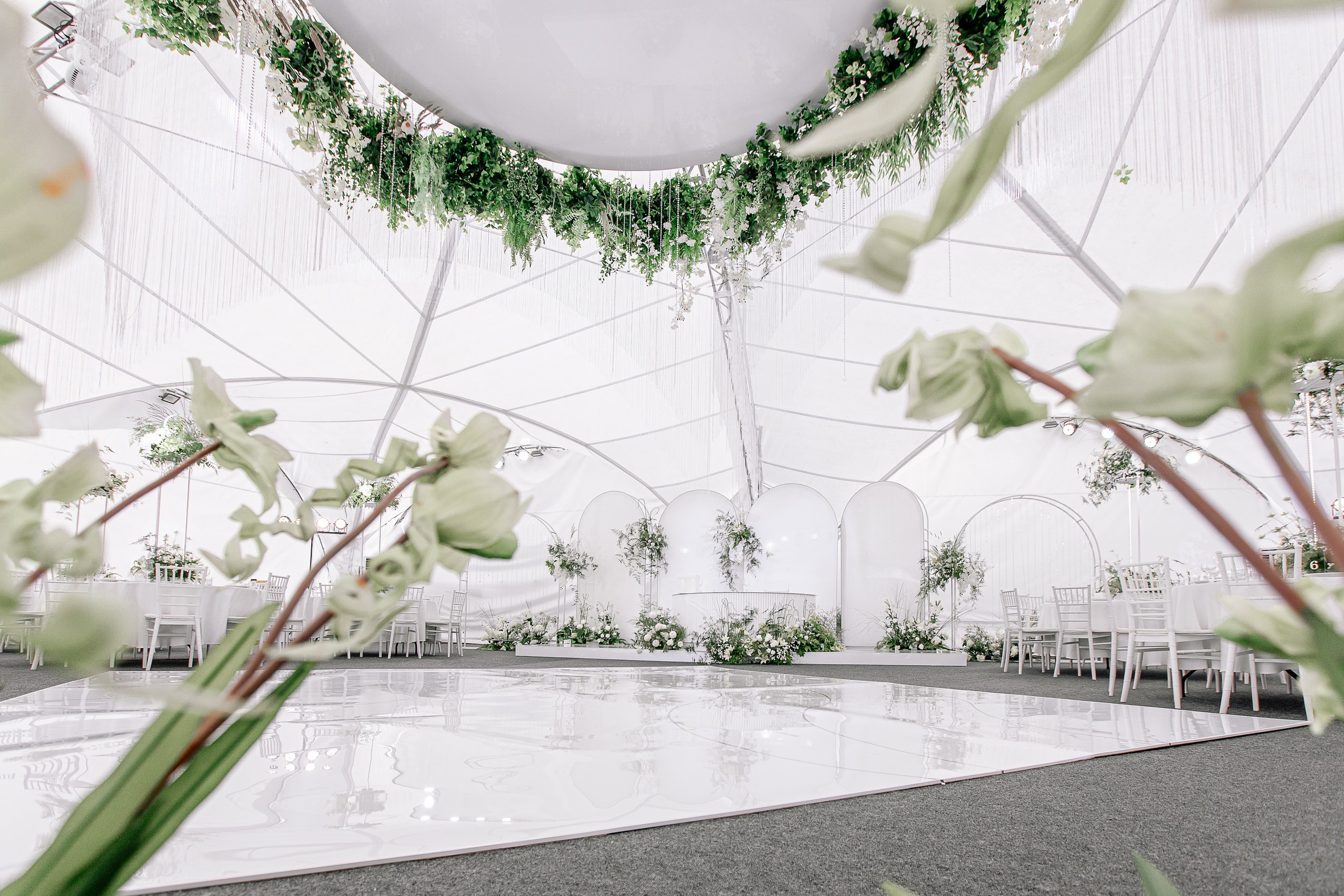 Свадебная фотосессия в отеле с собаками. Свадебный и семейный фотограф в Тамбове Сергей Григорьев