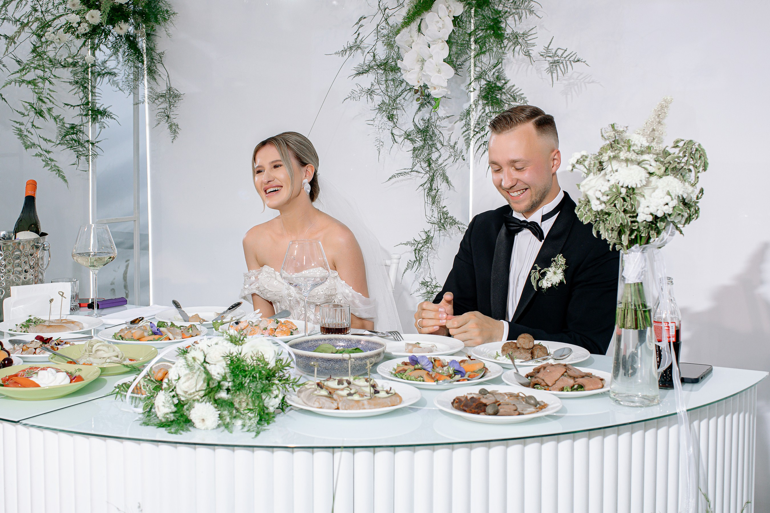 Свадебная фотосессия в отеле с собаками. Свадебный и семейный фотограф в Тамбове Сергей Григорьев