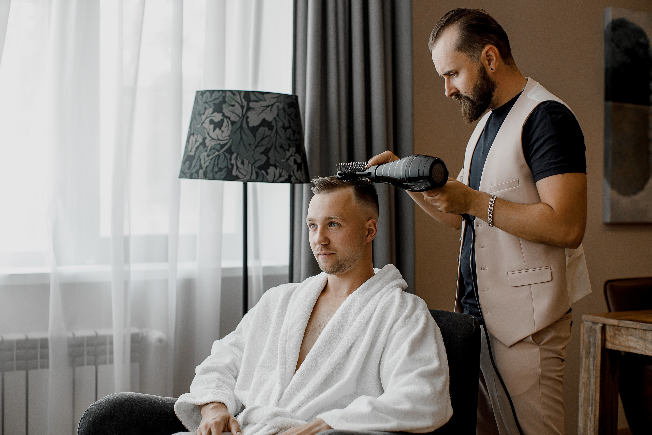 Свадебная фотосессия в отеле с собаками. Свадебный и семейный фотограф в Тамбове Сергей Григорьев