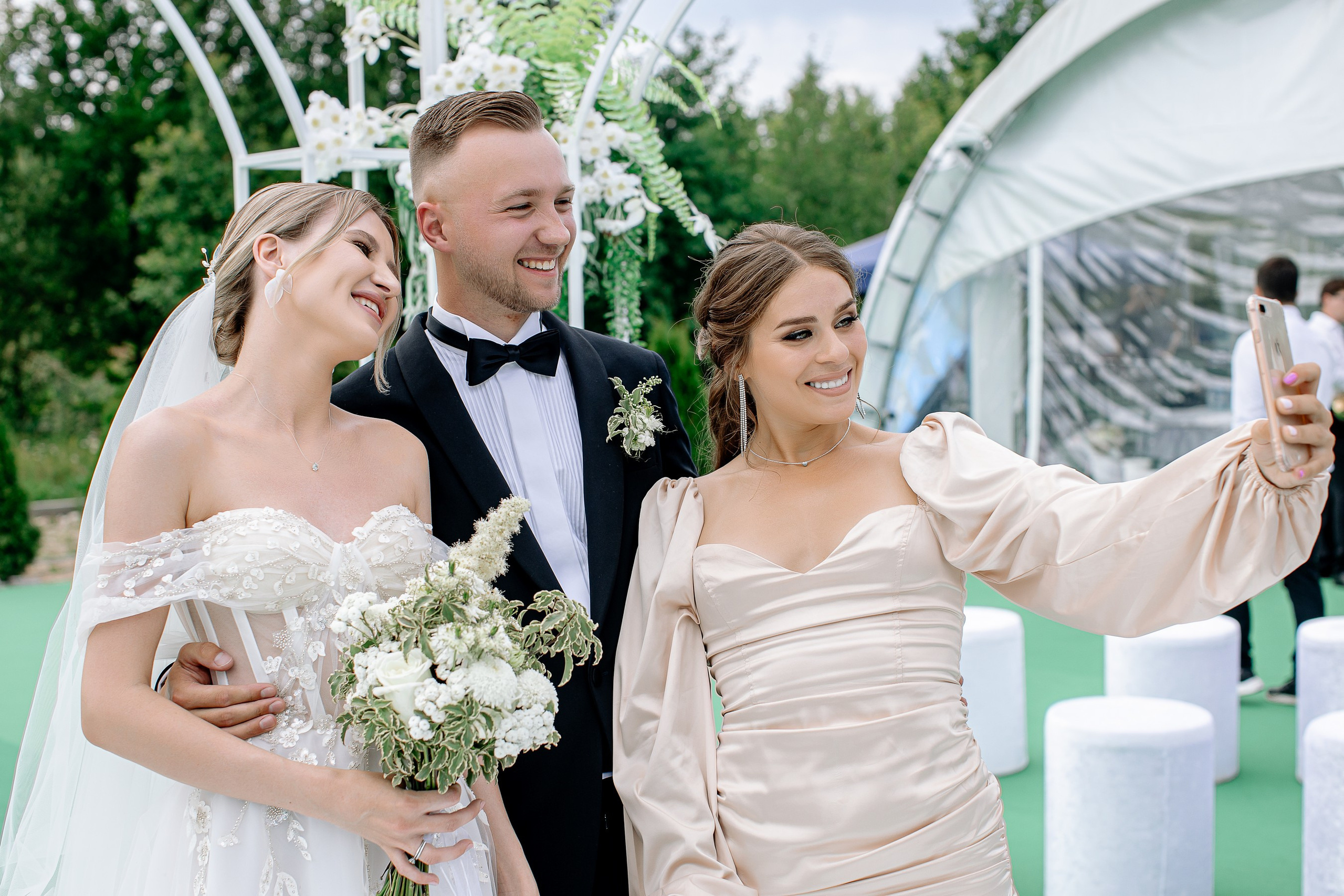 Свадебная фотосессия в отеле с собаками. Свадебный и семейный фотограф в Тамбове Сергей Григорьев