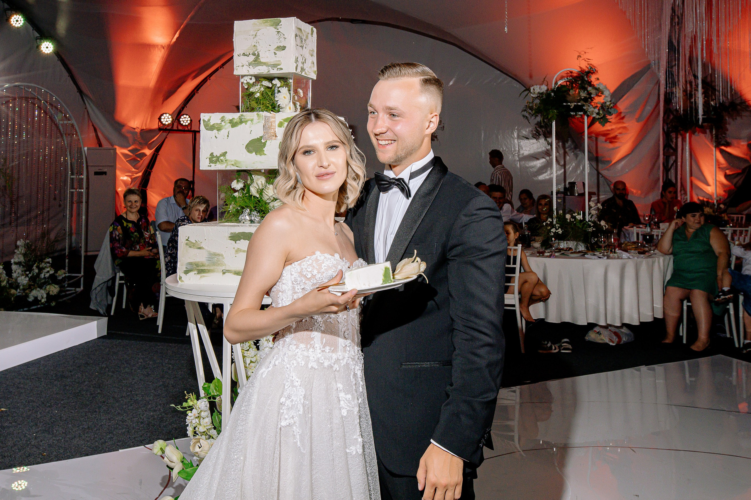 Свадебная фотосессия в отеле с собаками. Свадебный и семейный фотограф в Тамбове Сергей Григорьев