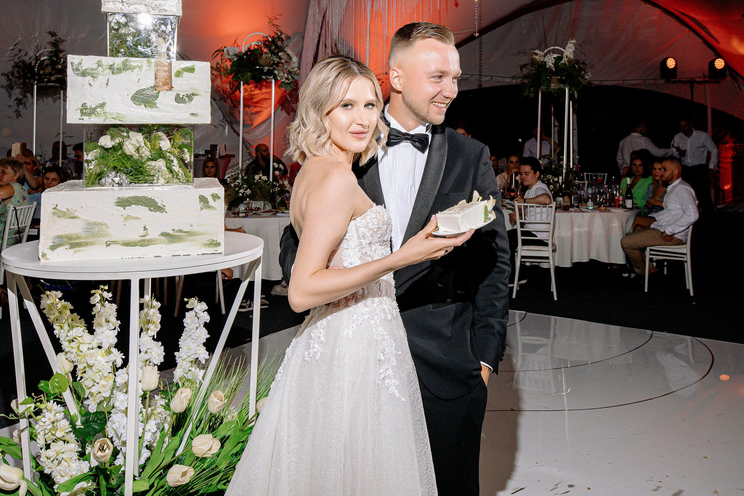 Свадебная фотосессия в отеле с собаками. Свадебный и семейный фотограф в Тамбове Сергей Григорьев