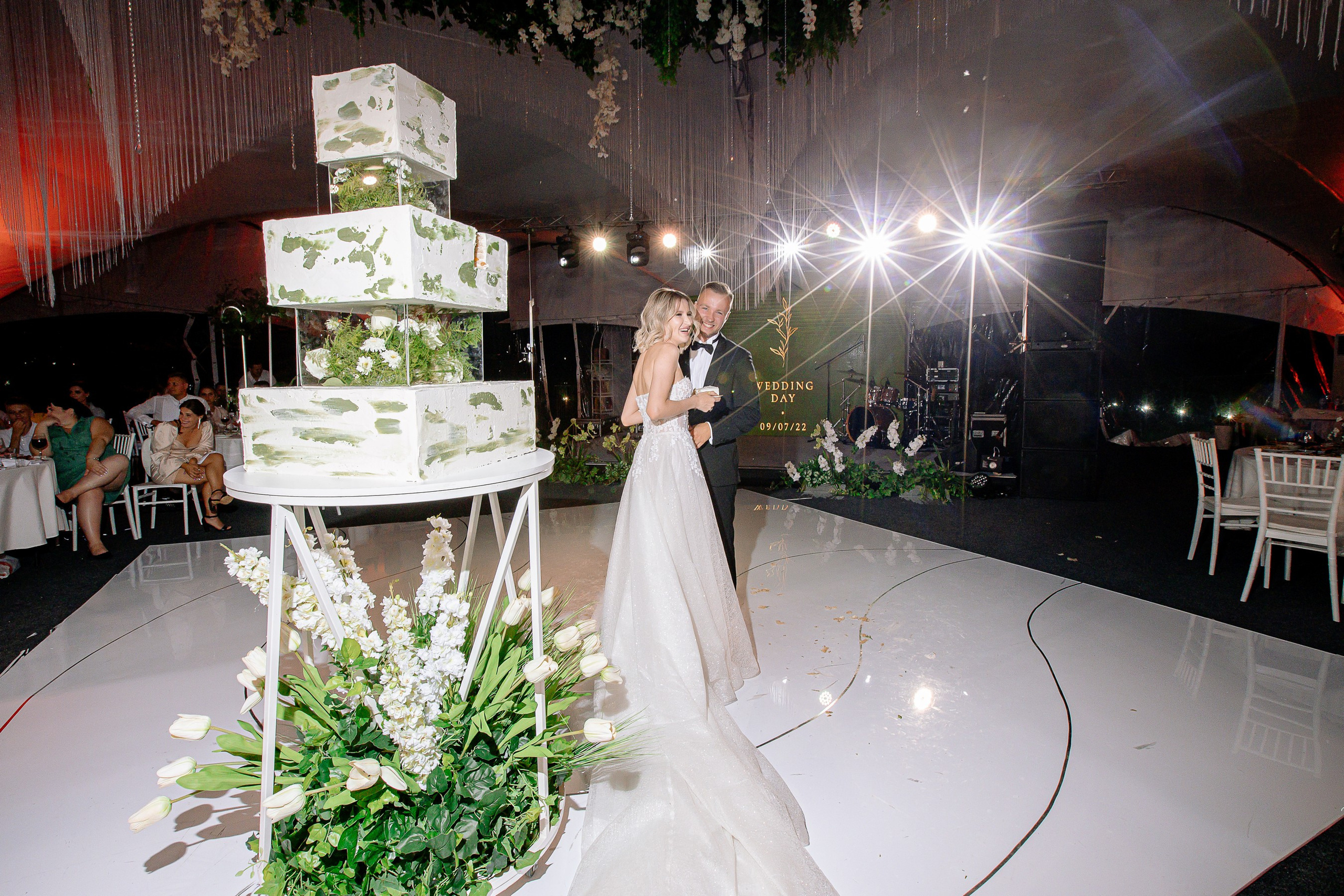 Свадебная фотосессия в отеле с собаками. Свадебный и семейный фотограф в Тамбове Сергей Григорьев