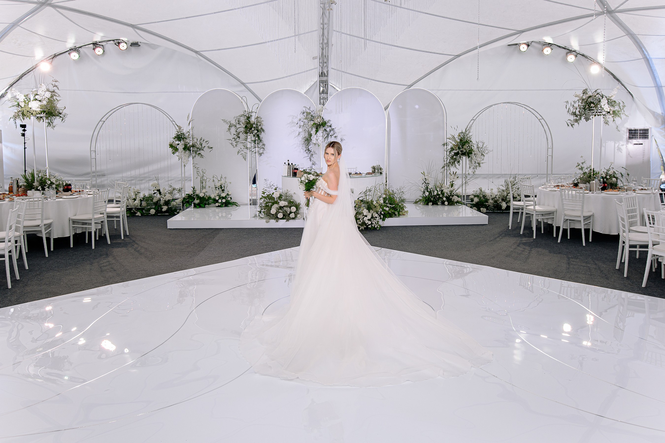 Свадебная фотосессия в отеле с собаками. Свадебный и семейный фотограф в Тамбове Сергей Григорьев