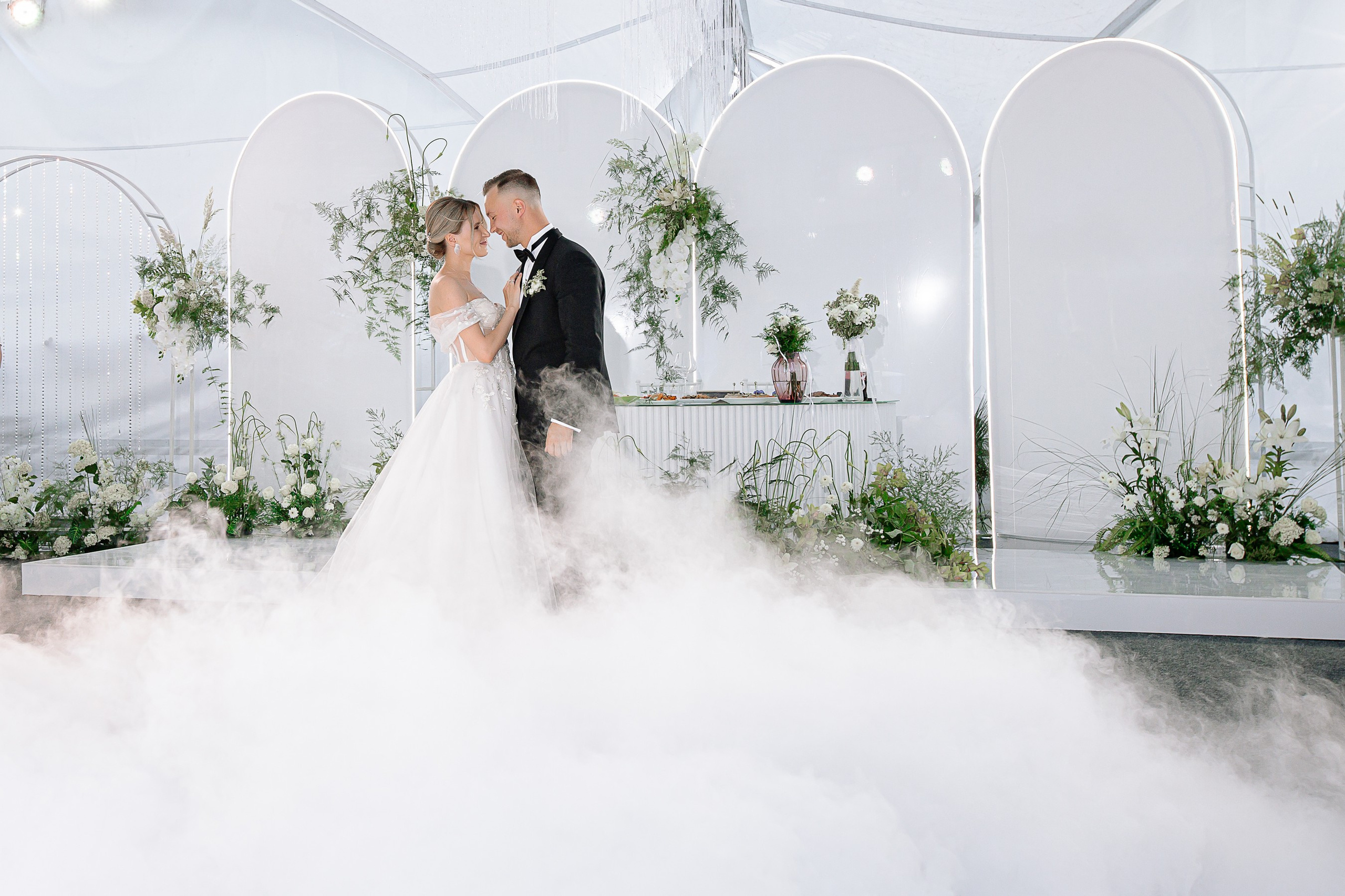 Свадебная фотосессия в отеле с собаками. Свадебный и семейный фотограф в Тамбове Сергей Григорьев