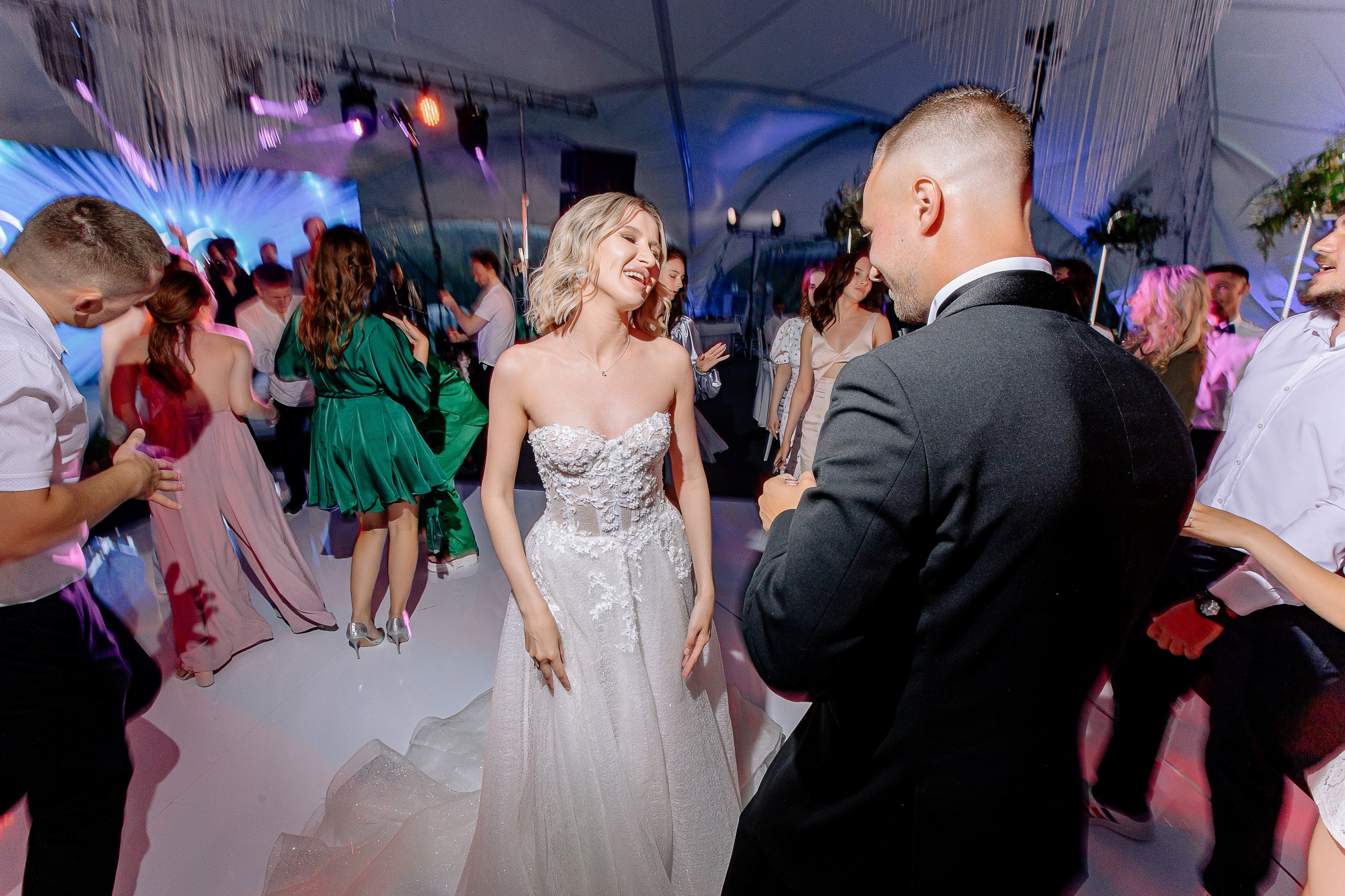 Свадебная фотосессия в отеле с собаками. Свадебный и семейный фотограф в Тамбове Сергей Григорьев