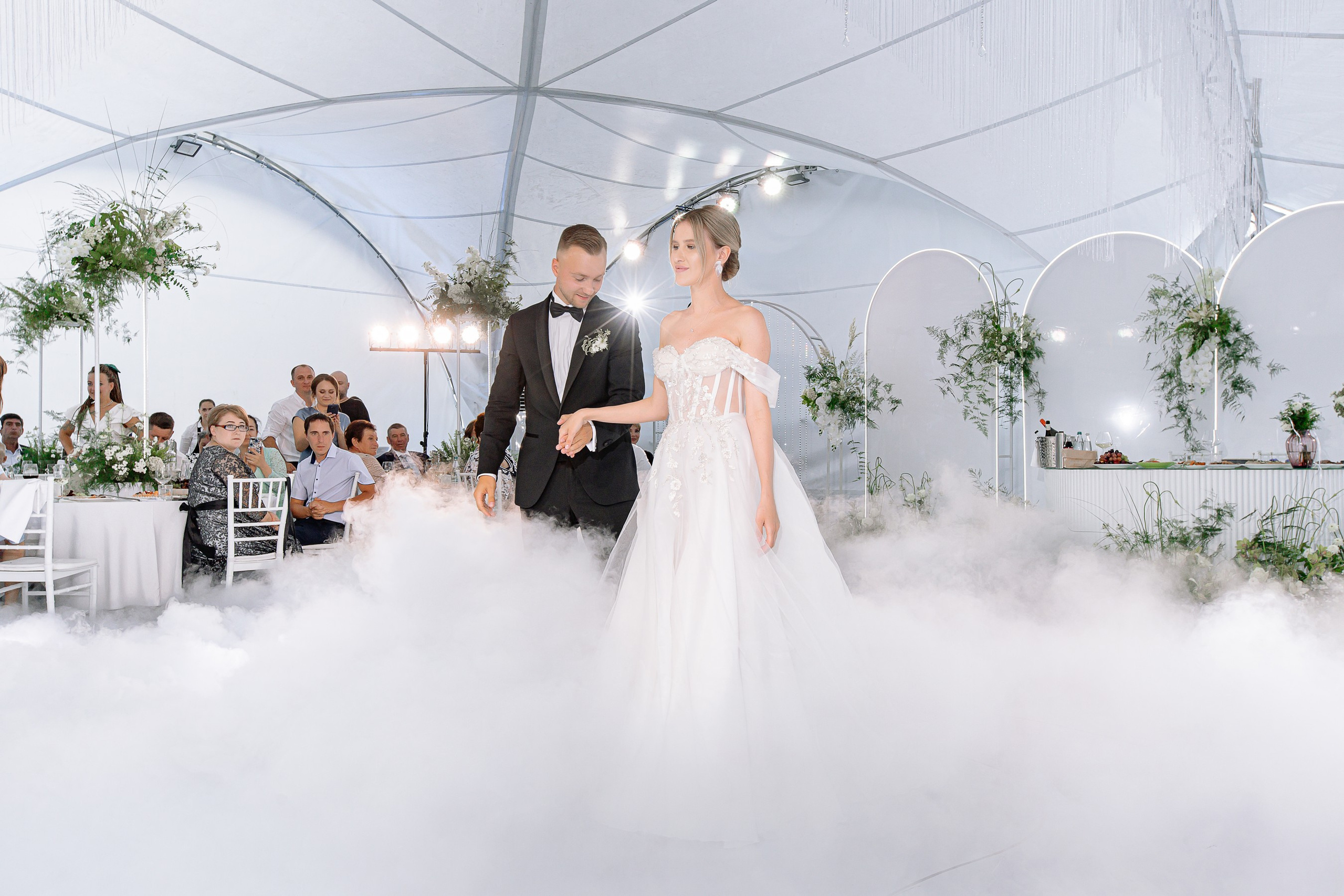 Свадебная фотосессия в отеле с собаками. Свадебный и семейный фотограф в Тамбове Сергей Григорьев