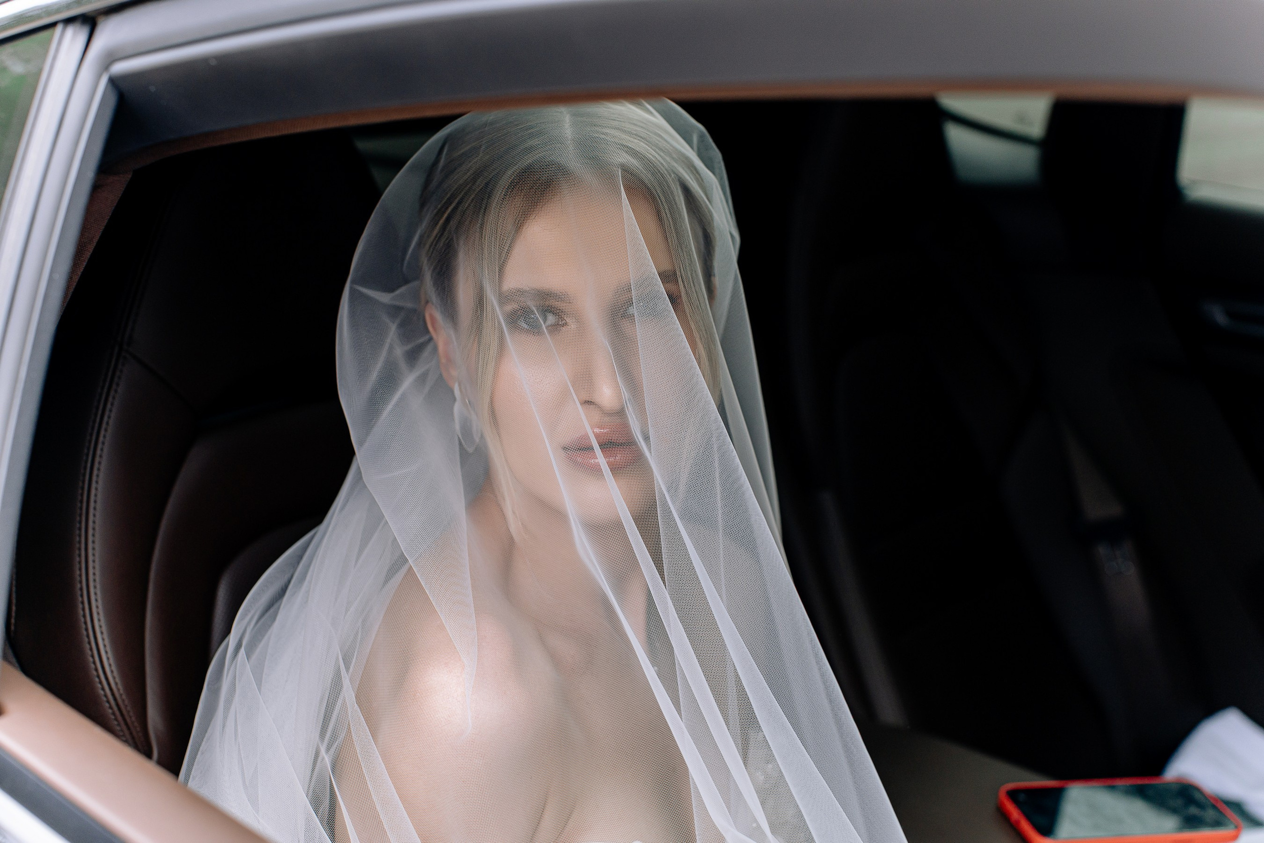 Свадебная фотосессия в отеле с собаками. Свадебный и семейный фотограф в Тамбове Сергей Григорьев