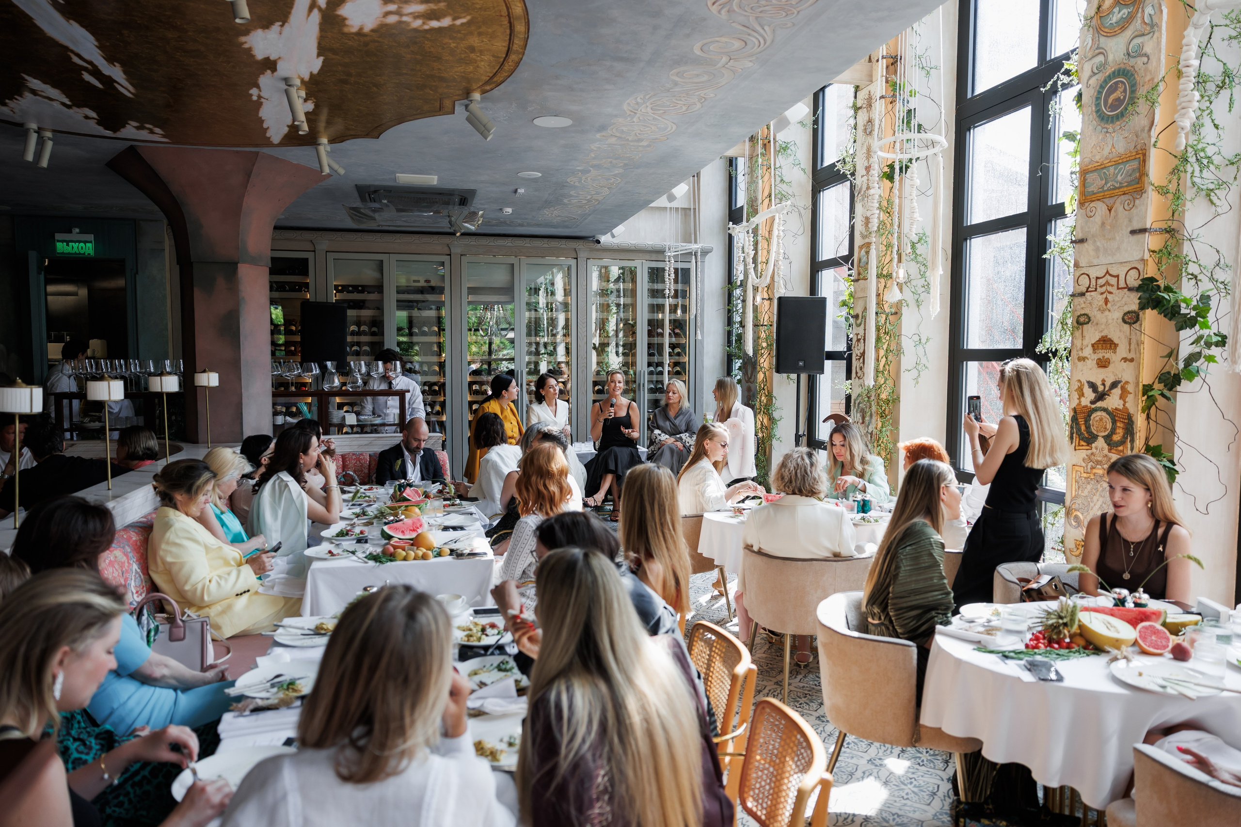 БРАНЧ С ЕЛЕНОЙ ЛЕТУЧЕЙ. Фотограф в Москве Алексей Виноградов