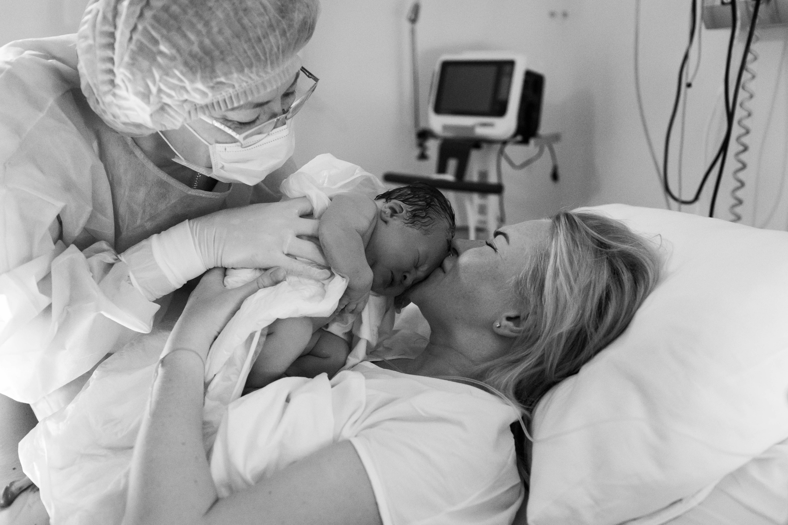 Съемка родов. Рождение Виктории. Клинический госпиталь MD GROUP Лахта. Фотограф на роды в Санкт-Петербурге Екатерина Сысоева
