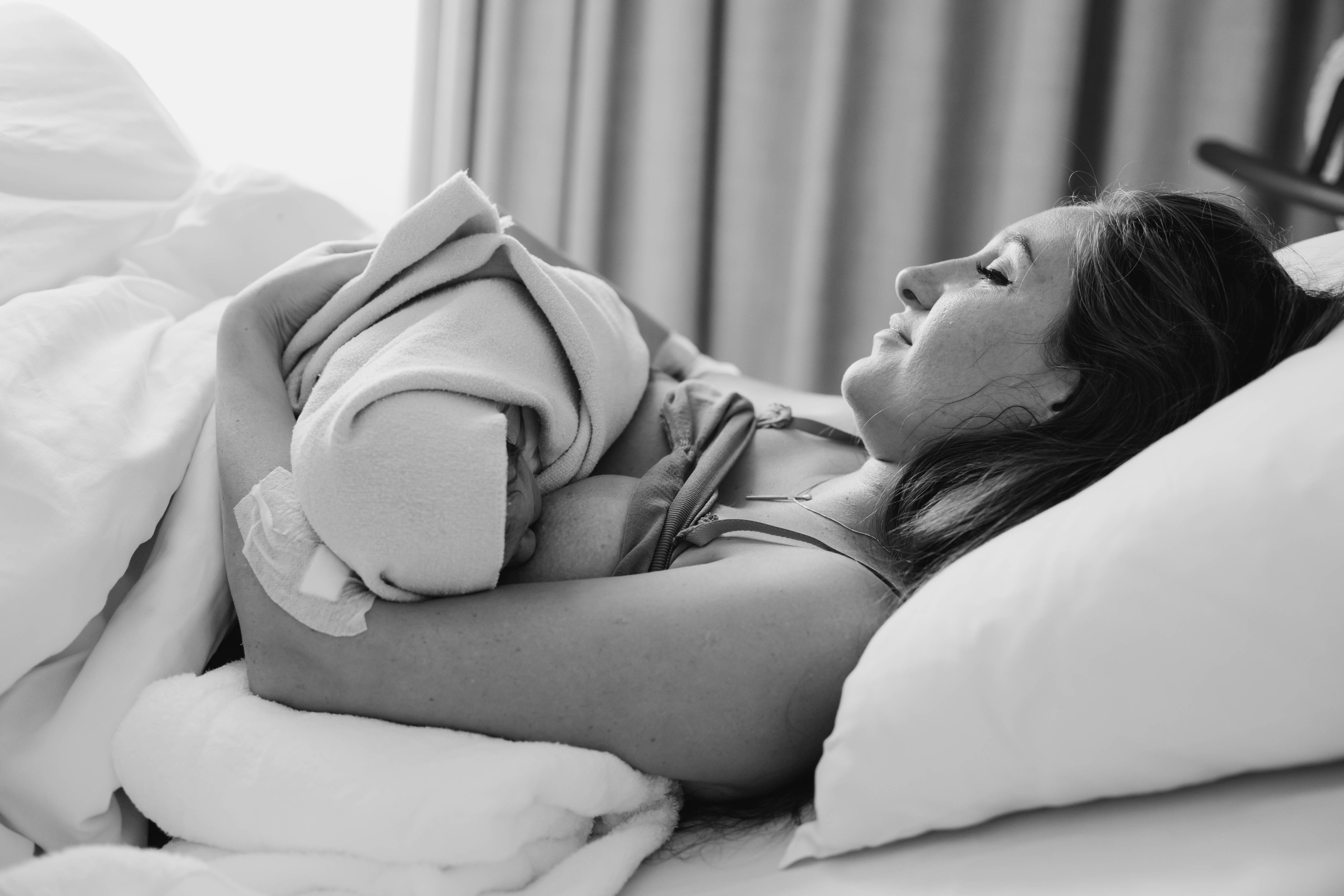 Съемка родов. Рождение Аглаи. Клинический госпиталь MD GROUP Лахта. Фотограф на роды в Санкт-Петербурге Екатерина Сысоева