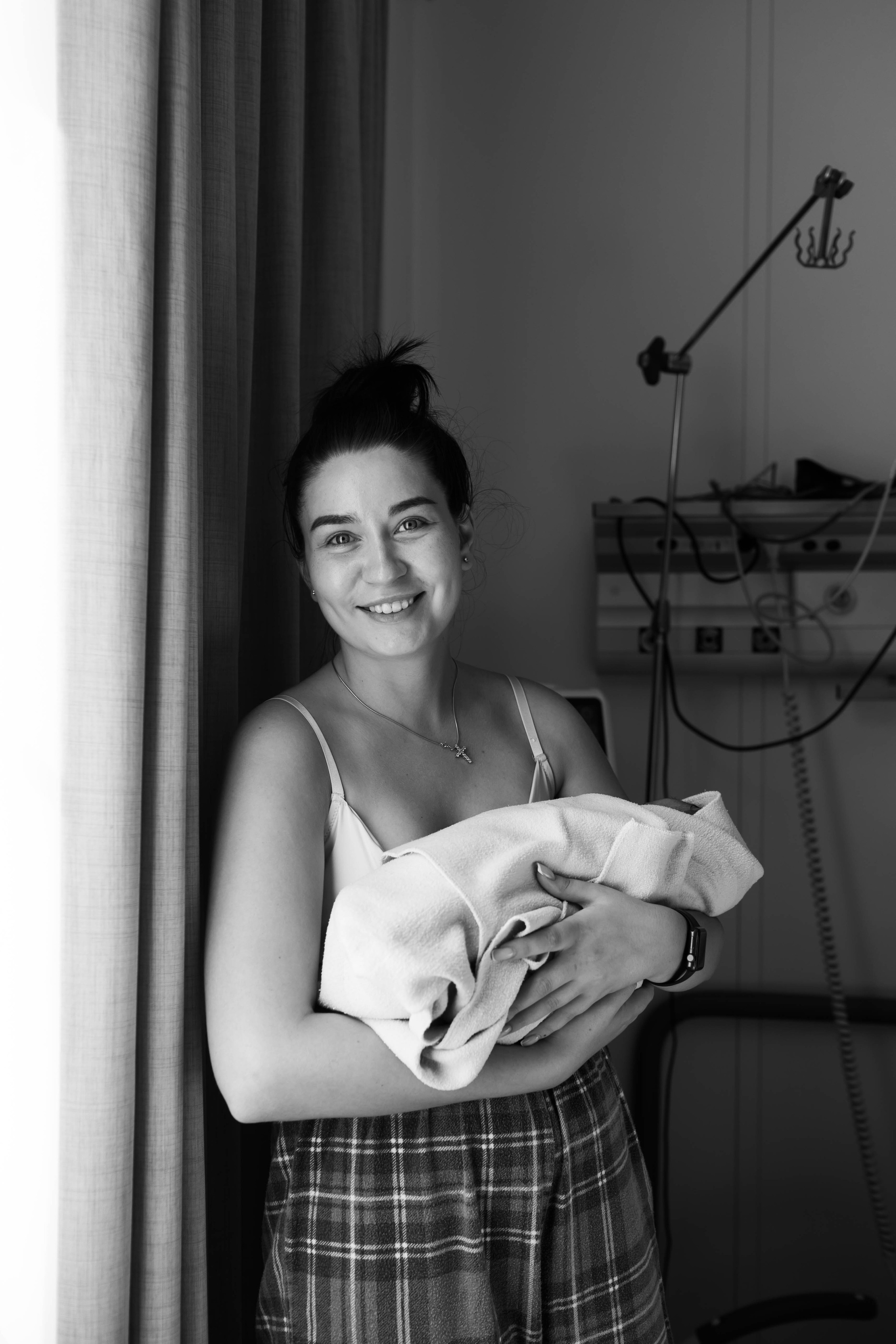 Съемка родов. Рождение Аглаи. Клинический госпиталь MD GROUP Лахта. Фотограф на роды в Санкт-Петербурге Екатерина Сысоева