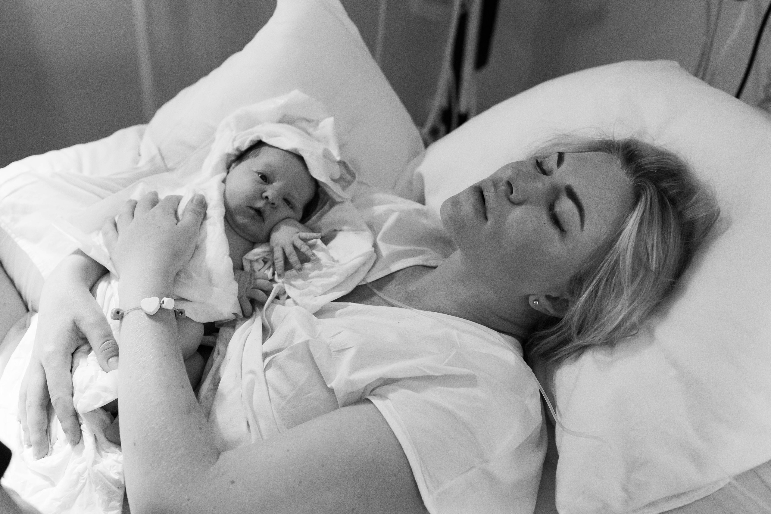 Съемка родов. Рождение Виктории. Клинический госпиталь MD GROUP Лахта. Фотограф на роды в Санкт-Петербурге Екатерина Сысоева