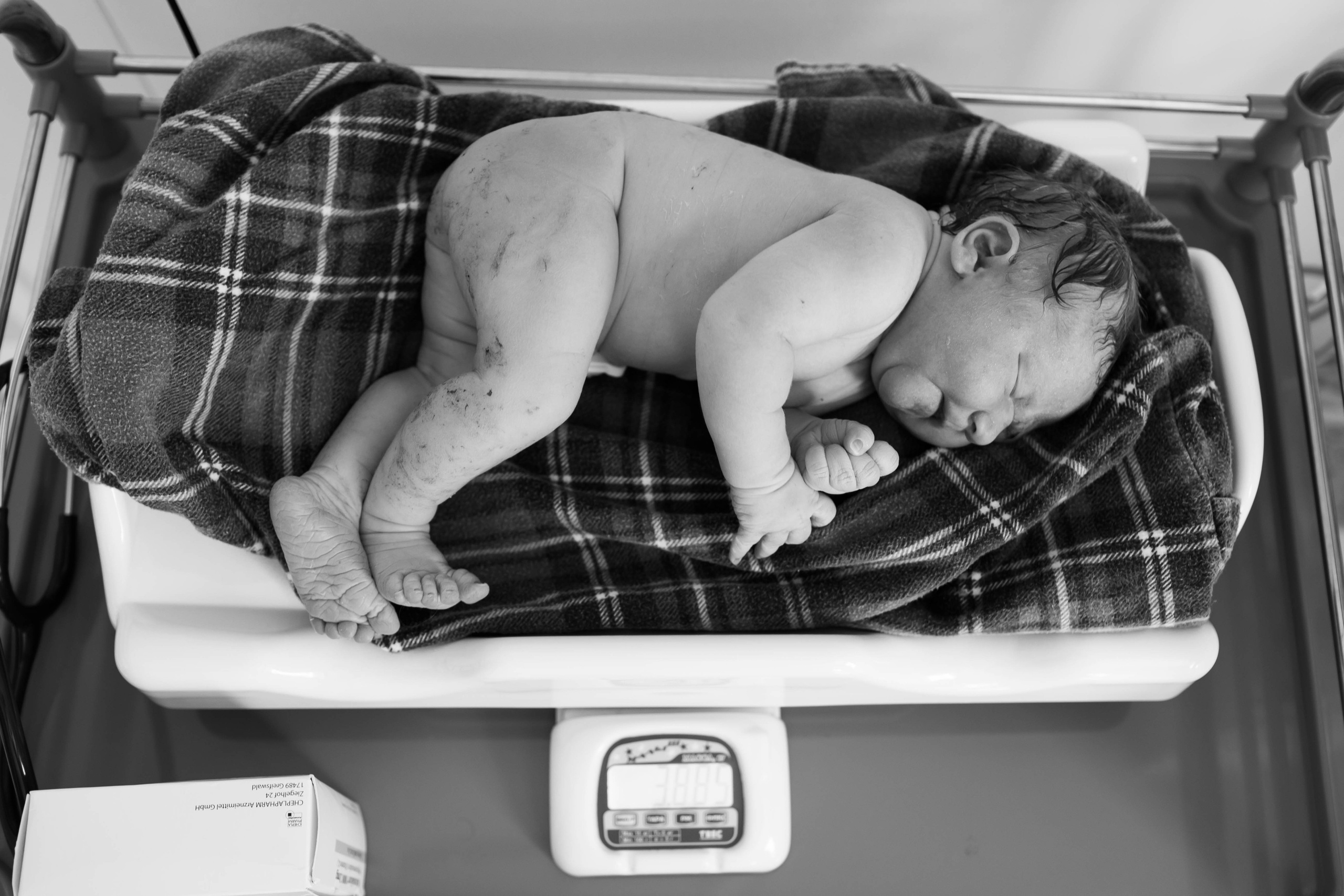 Съемка родов. Рождение Аглаи. Клинический госпиталь MD GROUP Лахта. Фотограф на роды в Санкт-Петербурге Екатерина Сысоева