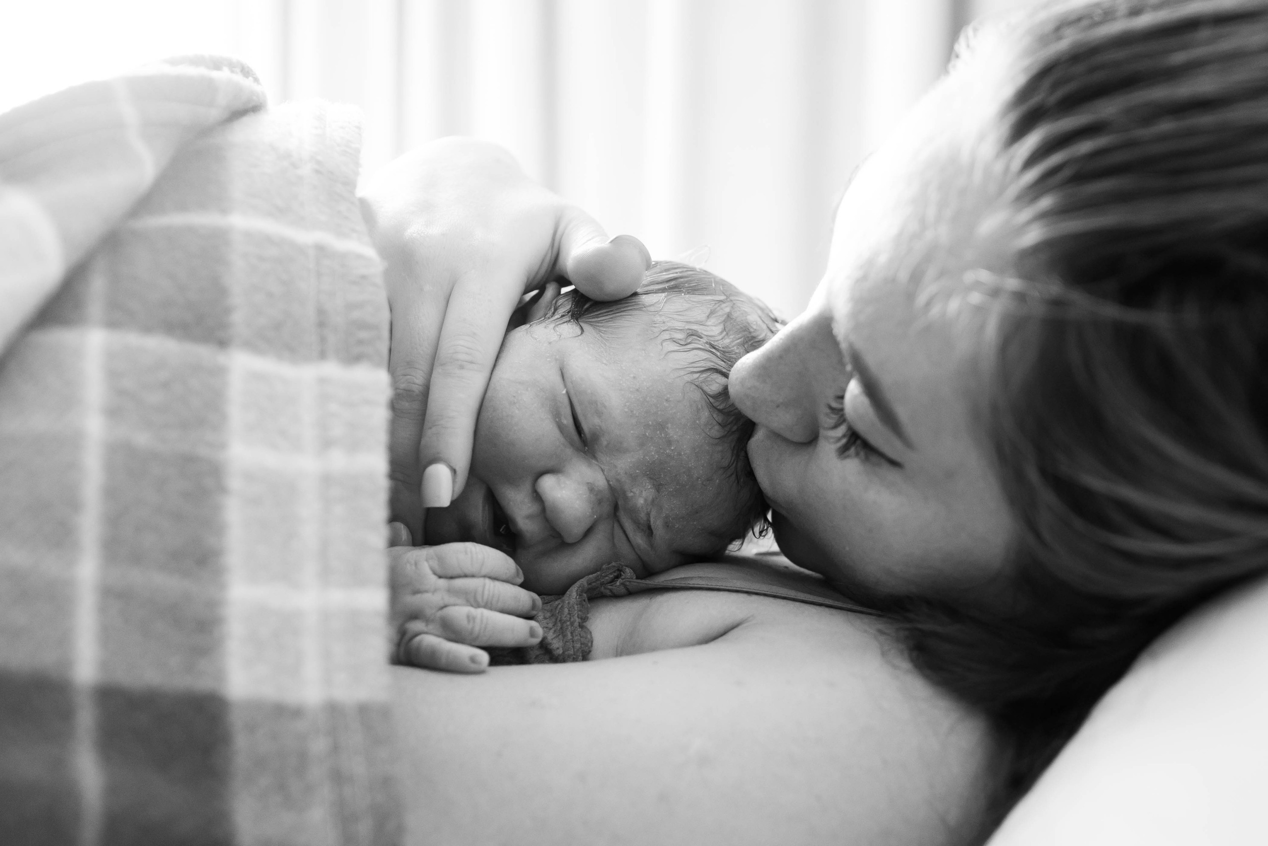 Съемка родов. Рождение Аглаи. Клинический госпиталь MD GROUP Лахта. Фотограф на роды в Санкт-Петербурге Екатерина Сысоева