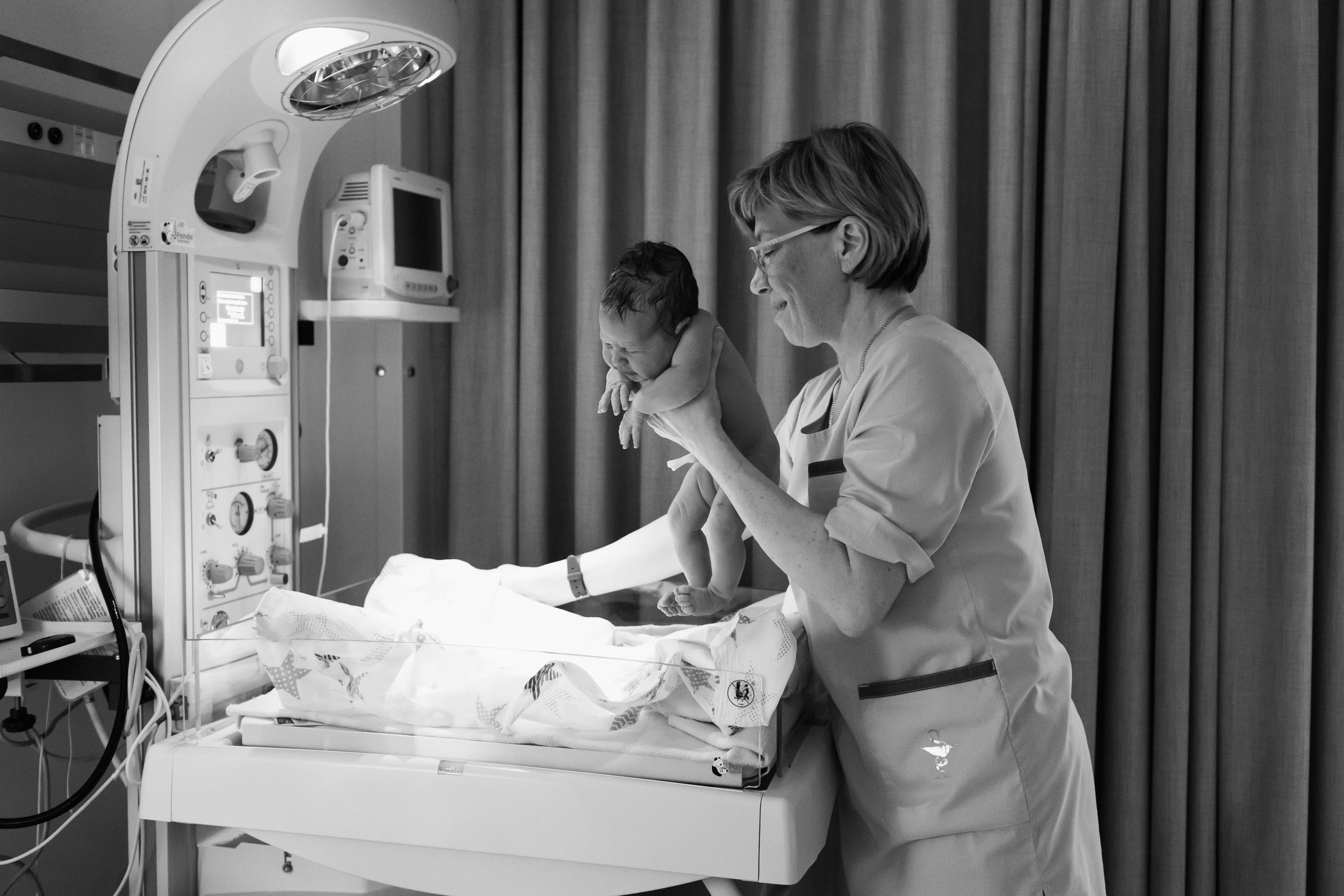 Съемка родов. Рождение Виктории. Клинический госпиталь MD GROUP Лахта. Фотограф на роды в Санкт-Петербурге Екатерина Сысоева