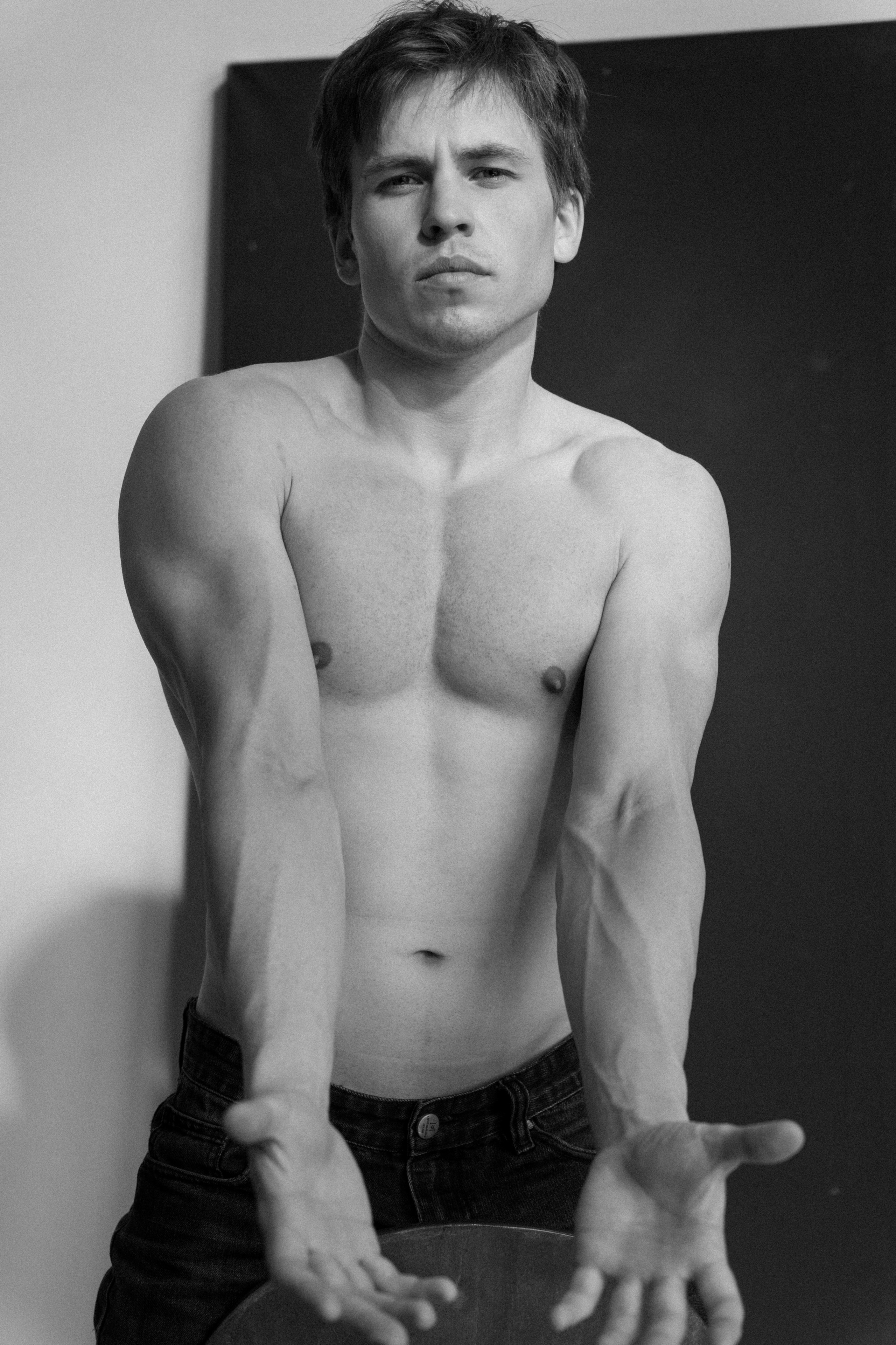 Мужской портрет в студии. Фотограф Елизавета Потешкина