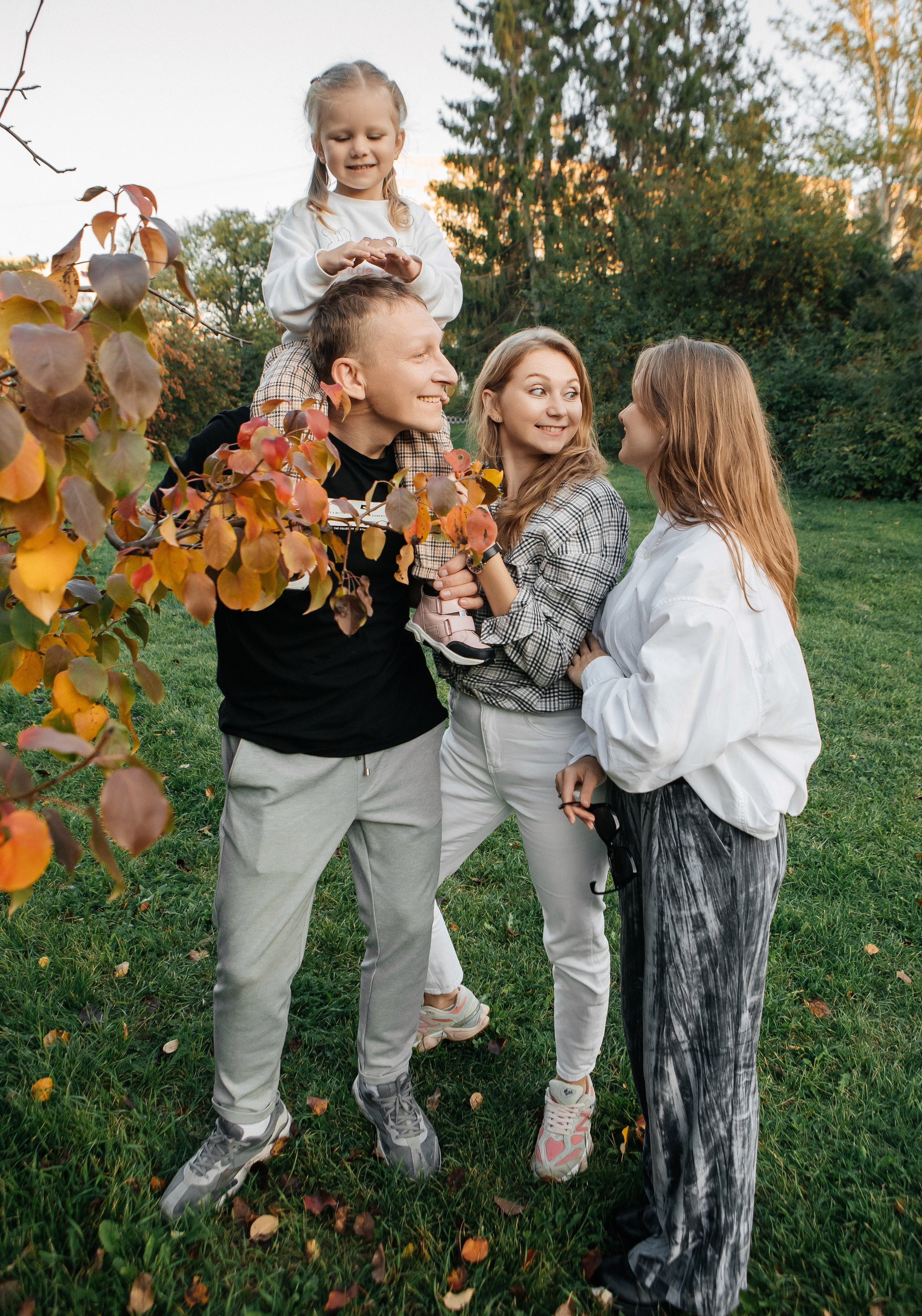 Семейная прогулочная фотосессия. Свадебный и семейный фотограф Ибрагимова Мария из Екатеринбурга