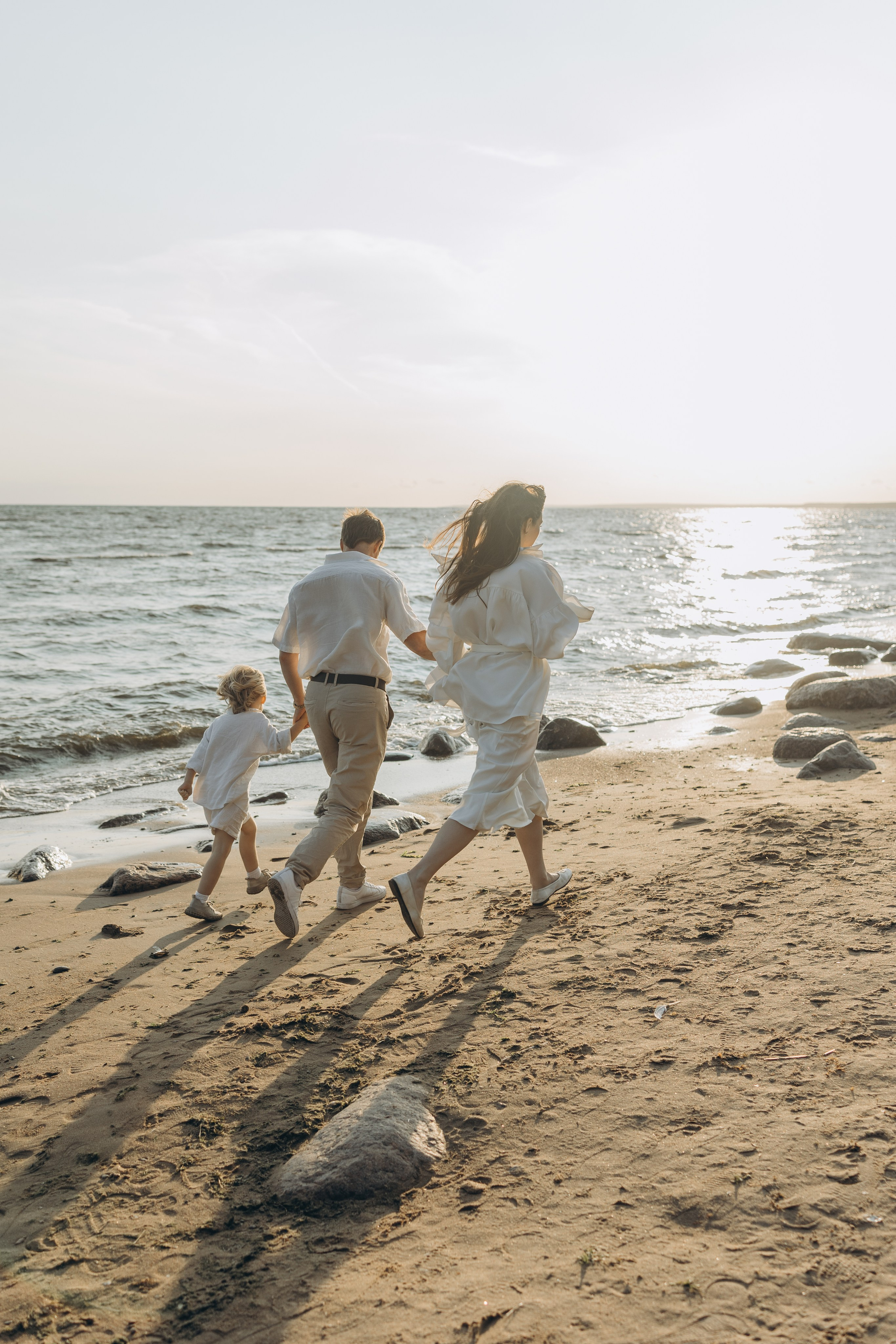 Эмилия, Дмитрий и Демид на Финском заливе. Семейный фотограф в Москве Виктория Ястребинская