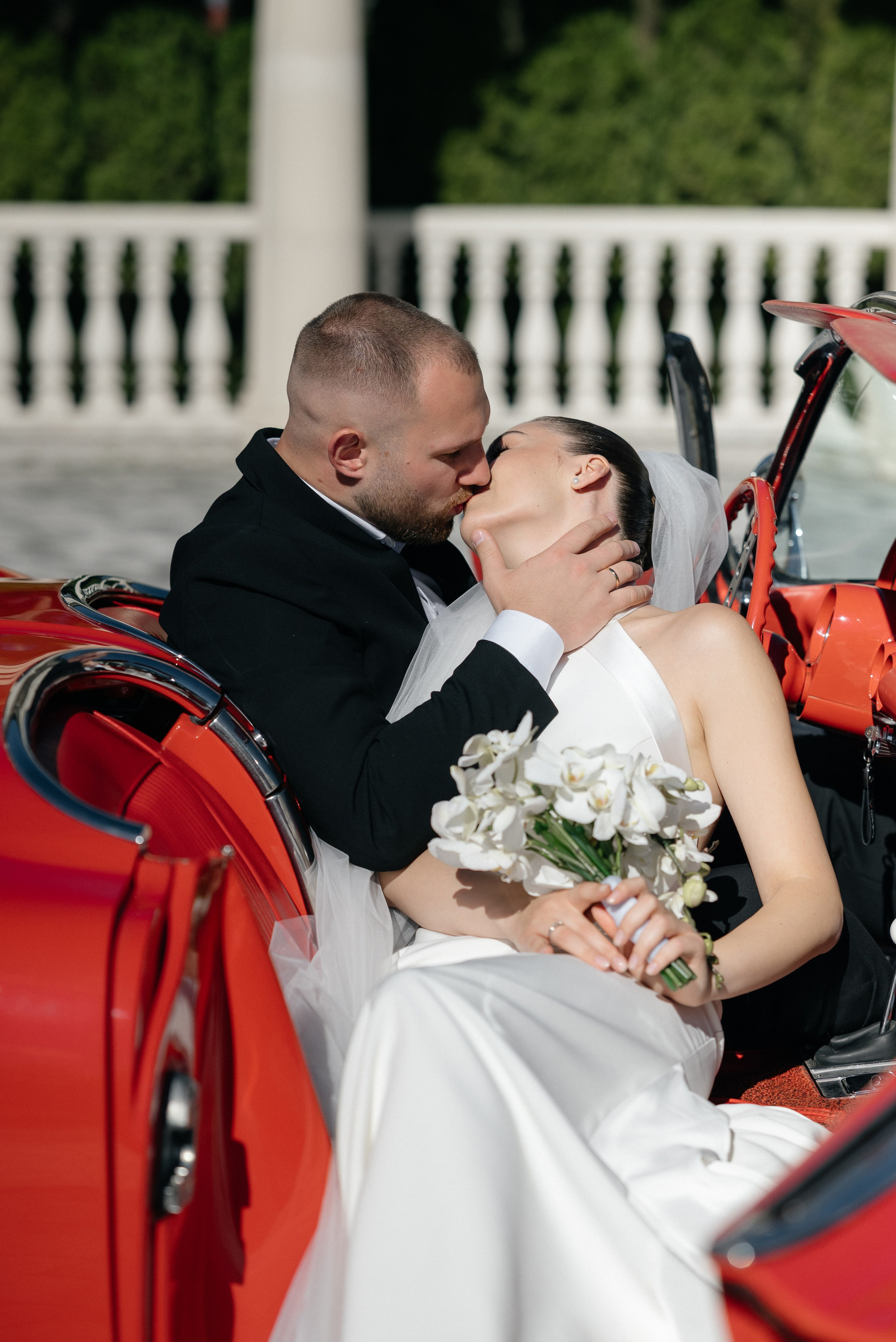 Wedding day in VERSAL PARK. Wedding PHOTOGRAPHER Andrew Vnukov