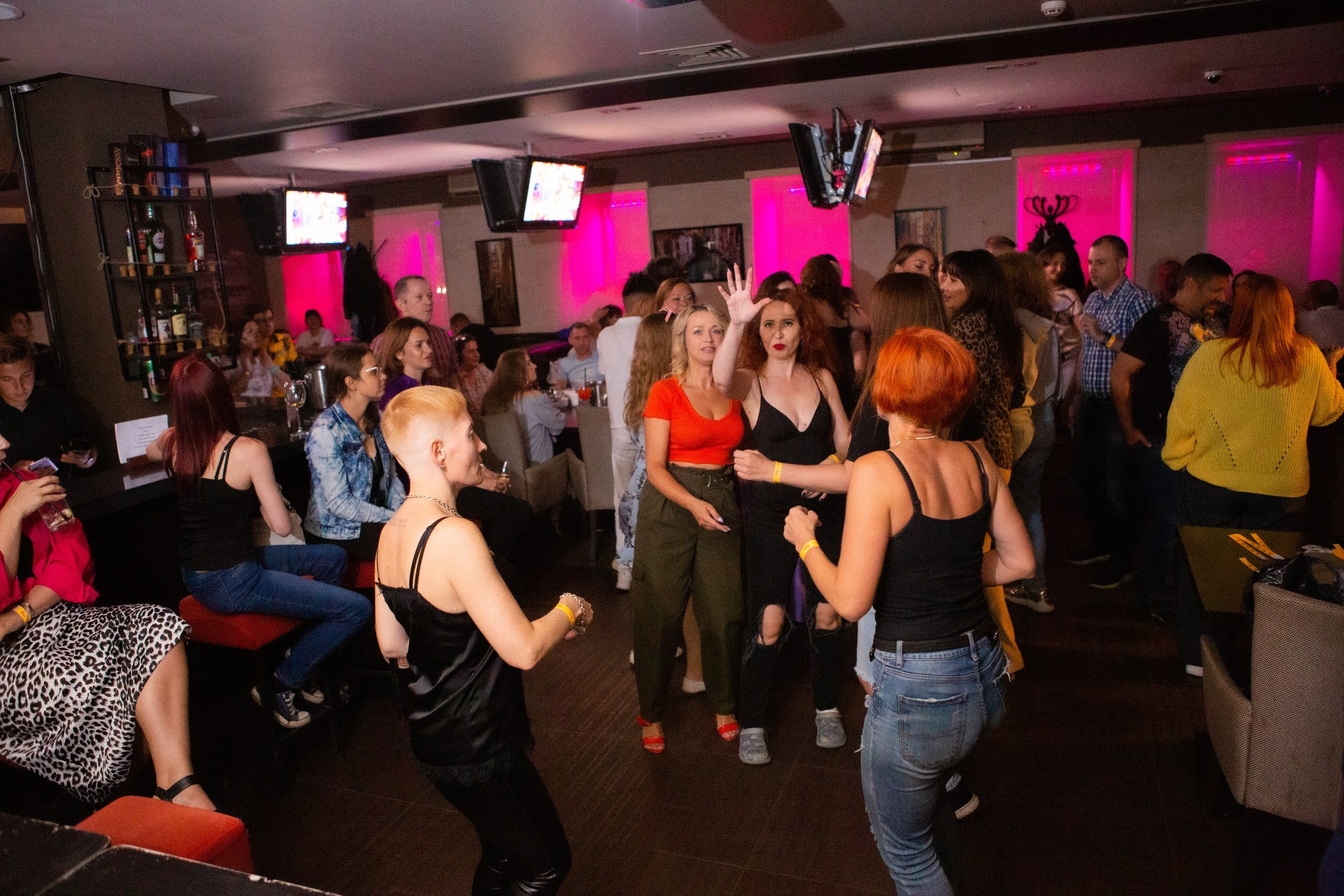 Лето, гуд бай! Клубная вечеринка | 25.08.23. Галерея Фантим