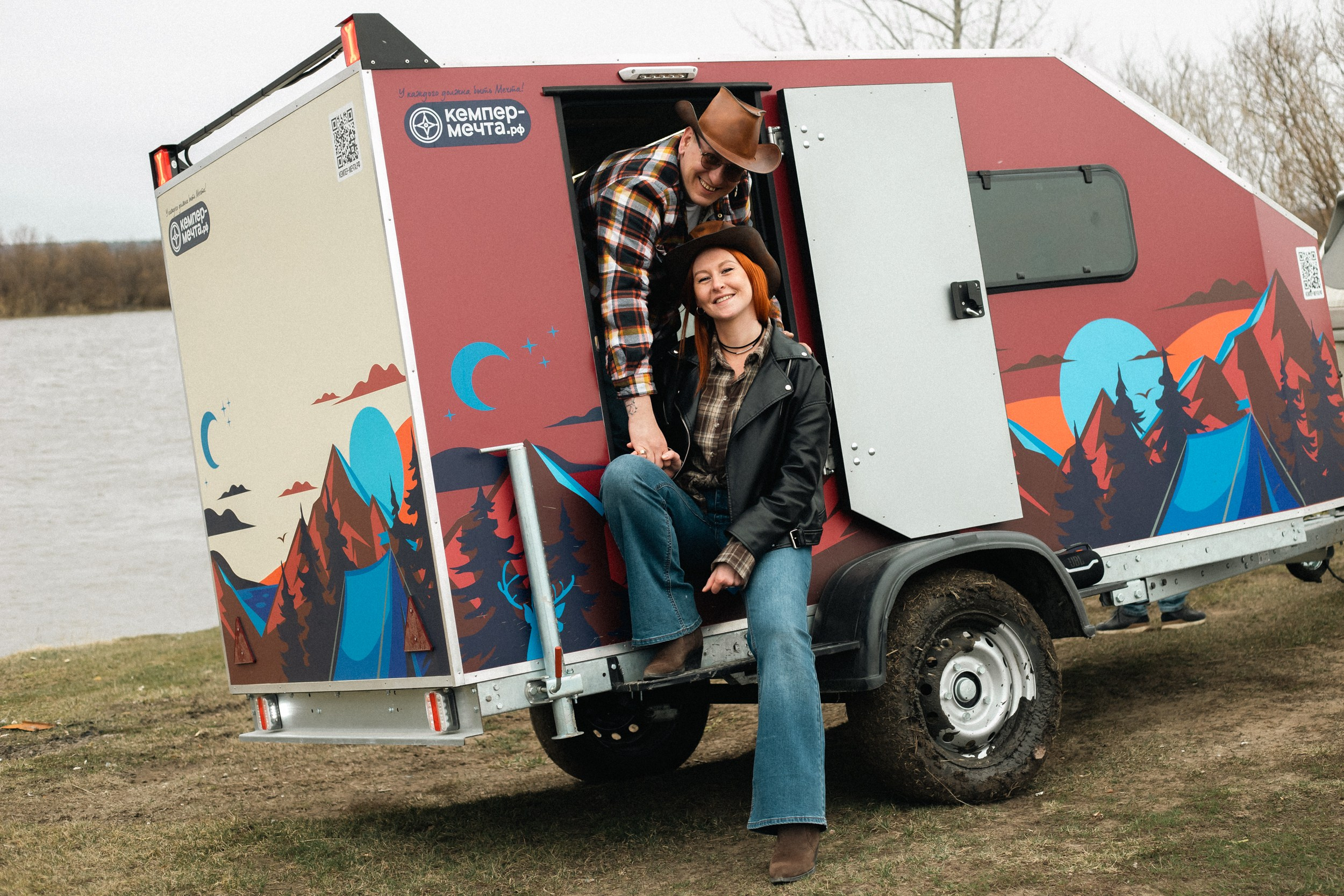 Love story camper. Фотограф в Тюмени Даша Михнова. Портреты, фотопроекты, фотодни