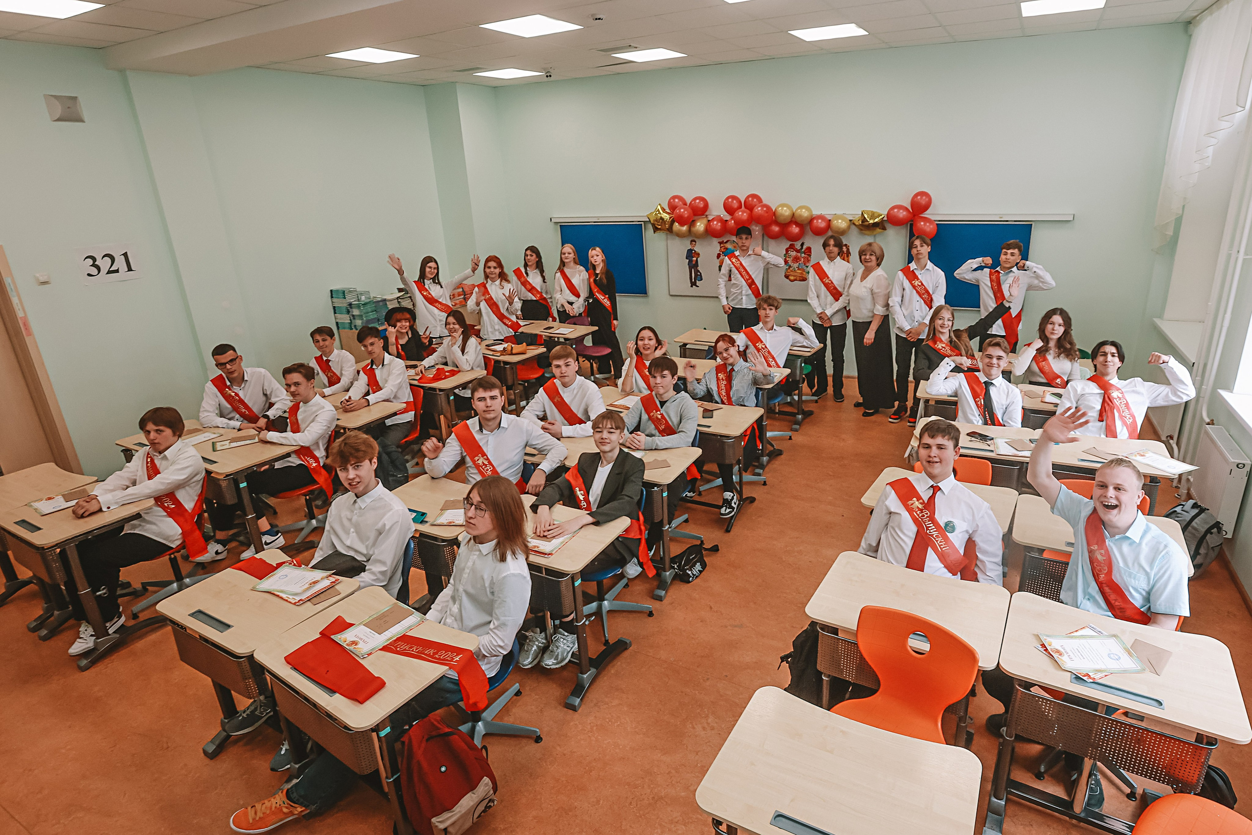 Последний звонок. Семейный фотограф Тюмень, фотограф на роды Салмина Мария