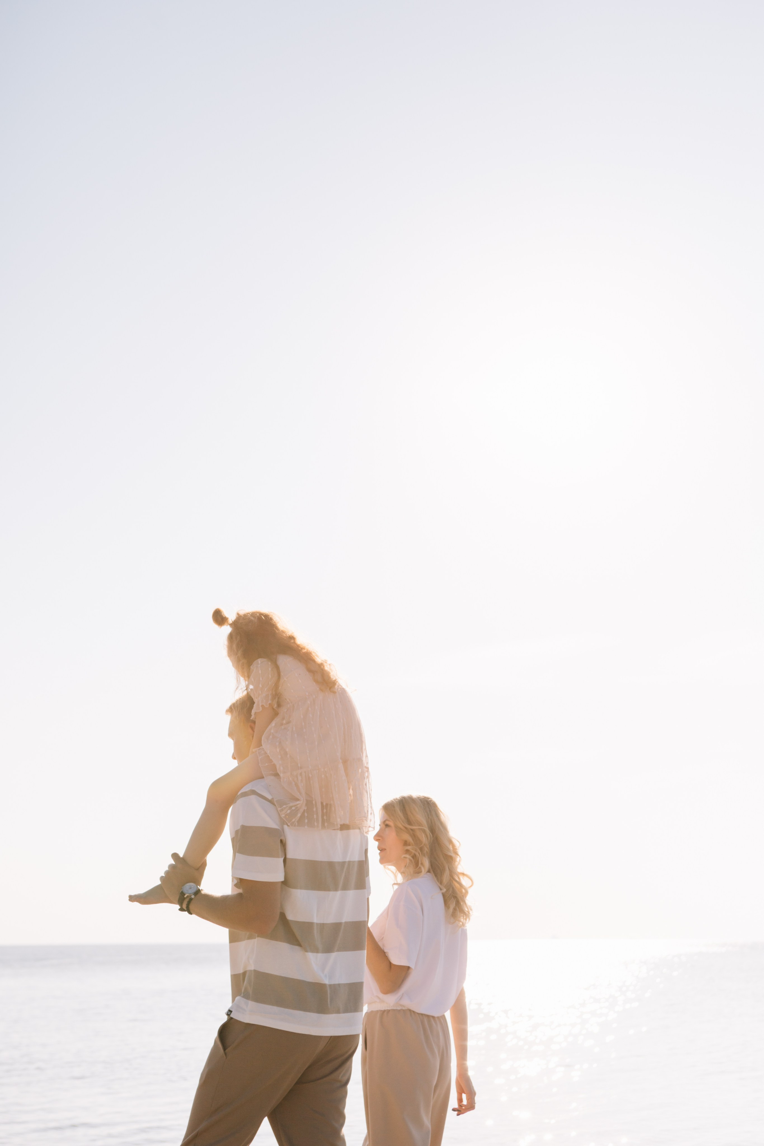 Алексей и Наталья. Семейная фотосессия на море. Семейный фотограф в Калининграде Анастасия Юрина