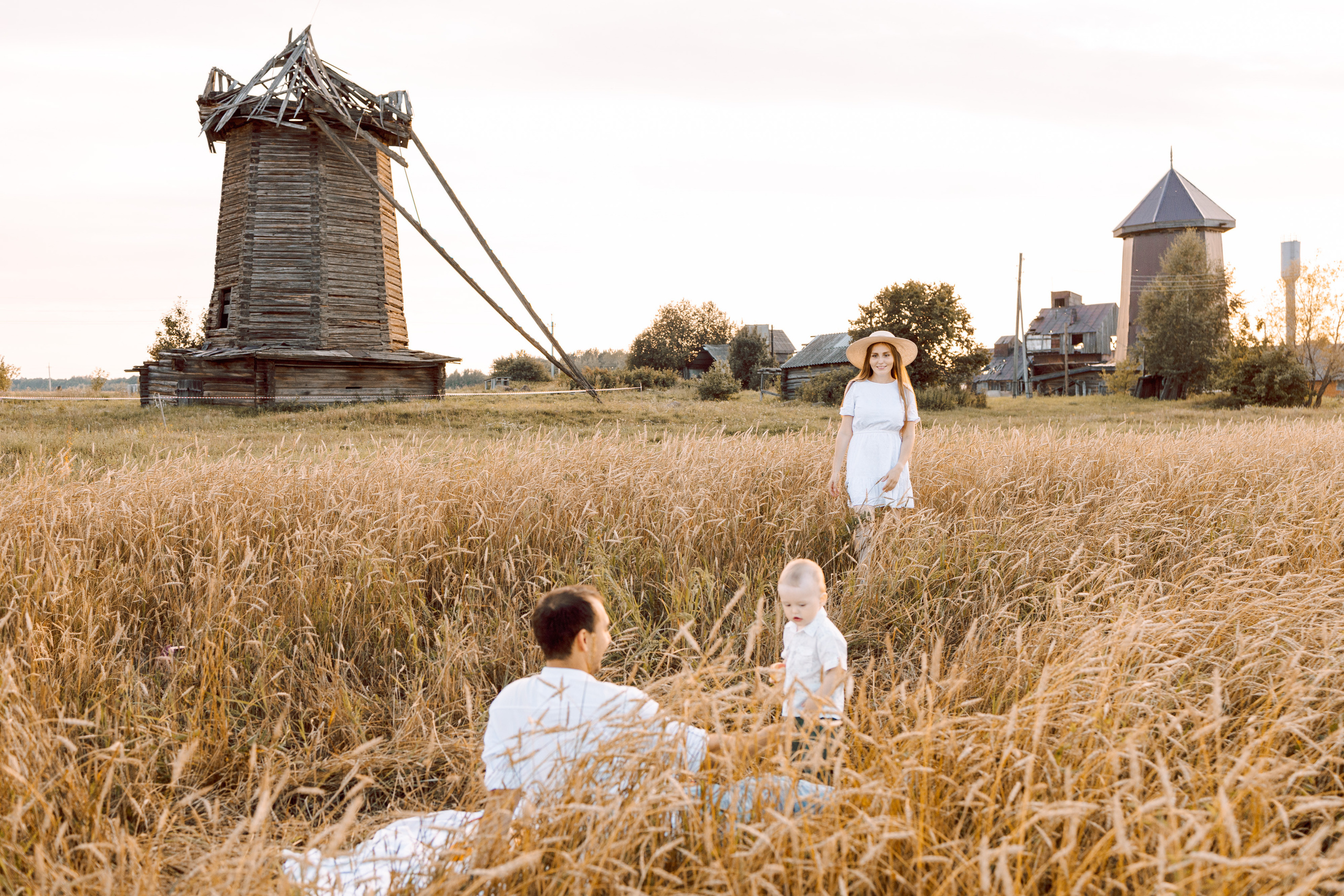 Семейная фотосъемка в полях. Семейный Фотограф в Москве Евгения Симоненко