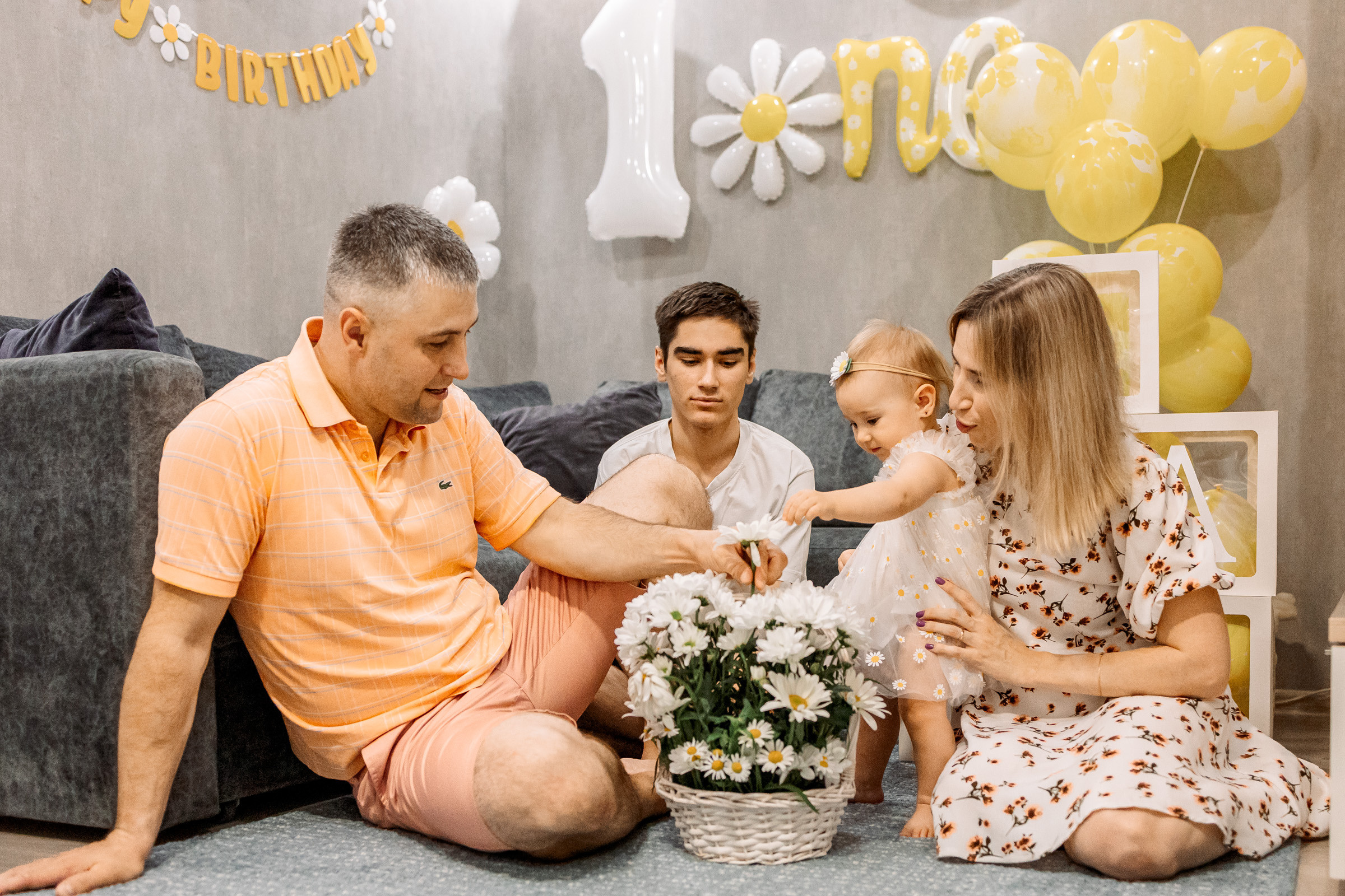 Первый тортик Даши. Семейный Фотограф в Москве Евгения Симоненко