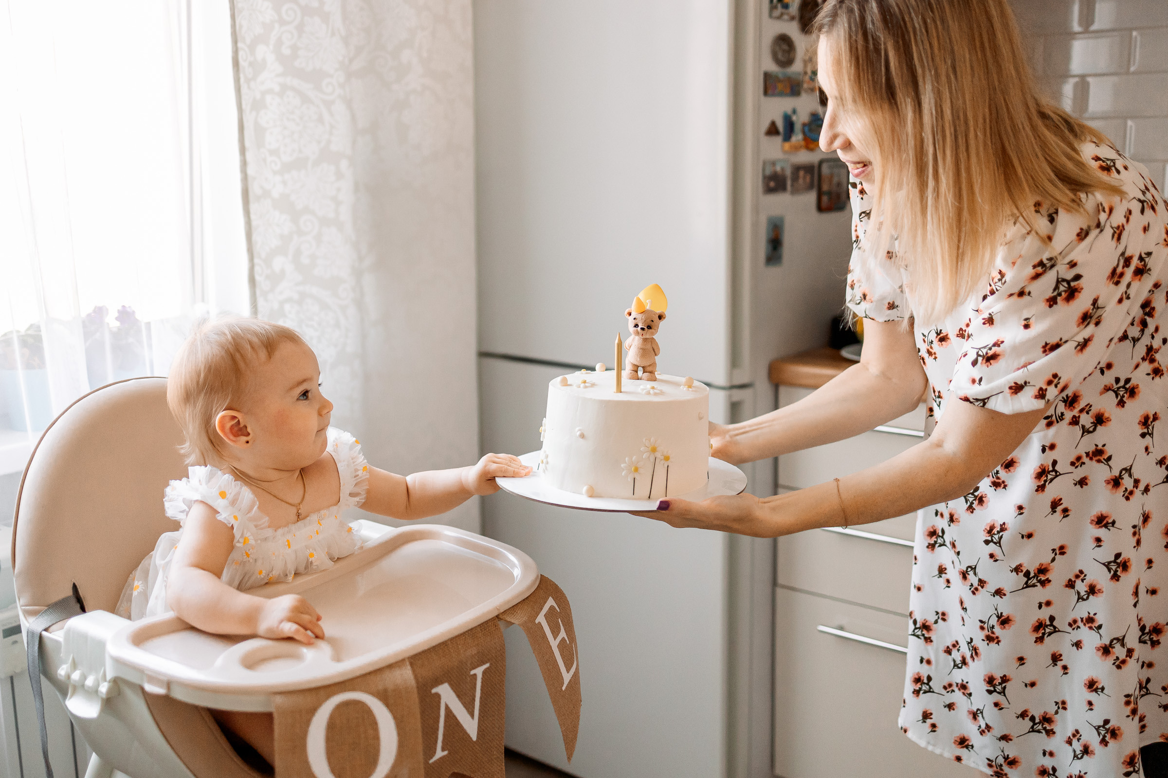 Первый тортик Даши. Семейный Фотограф в Москве Евгения Симоненко