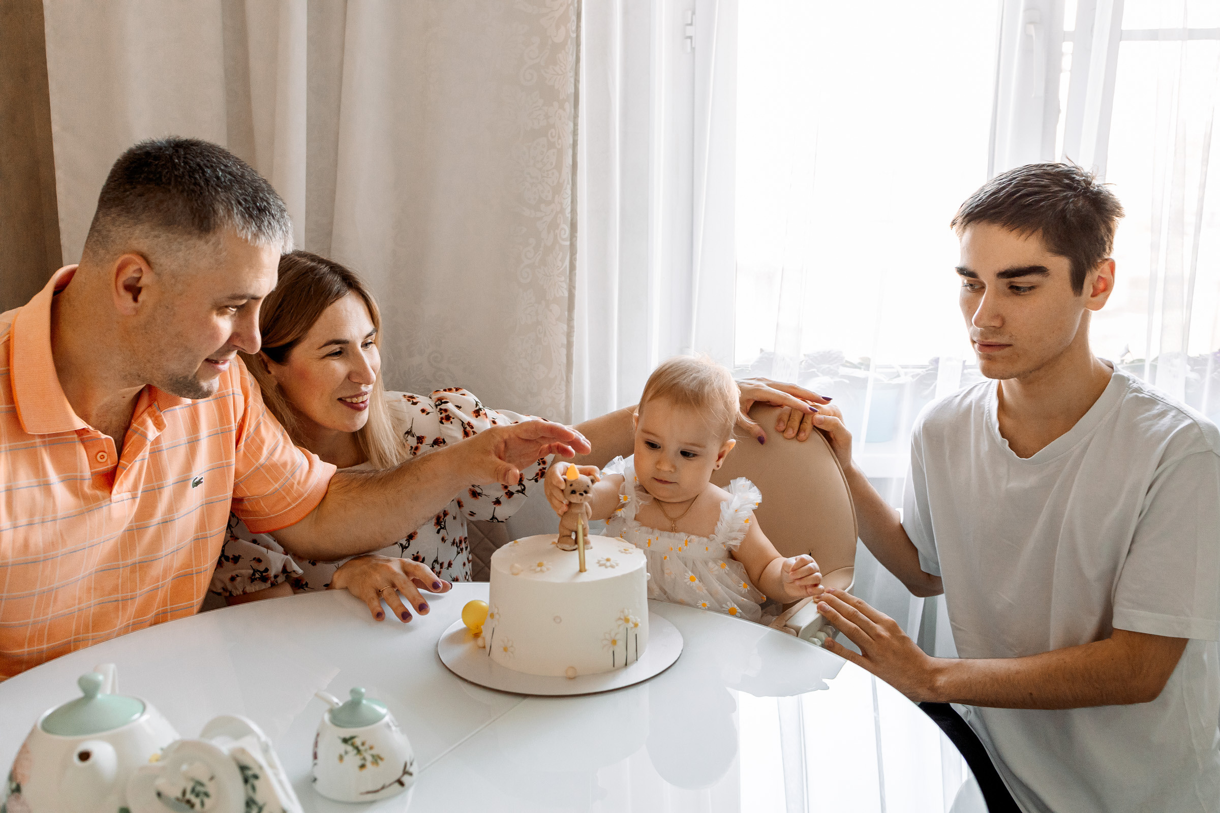 Первый тортик Даши. Семейный Фотограф в Москве Евгения Симоненко