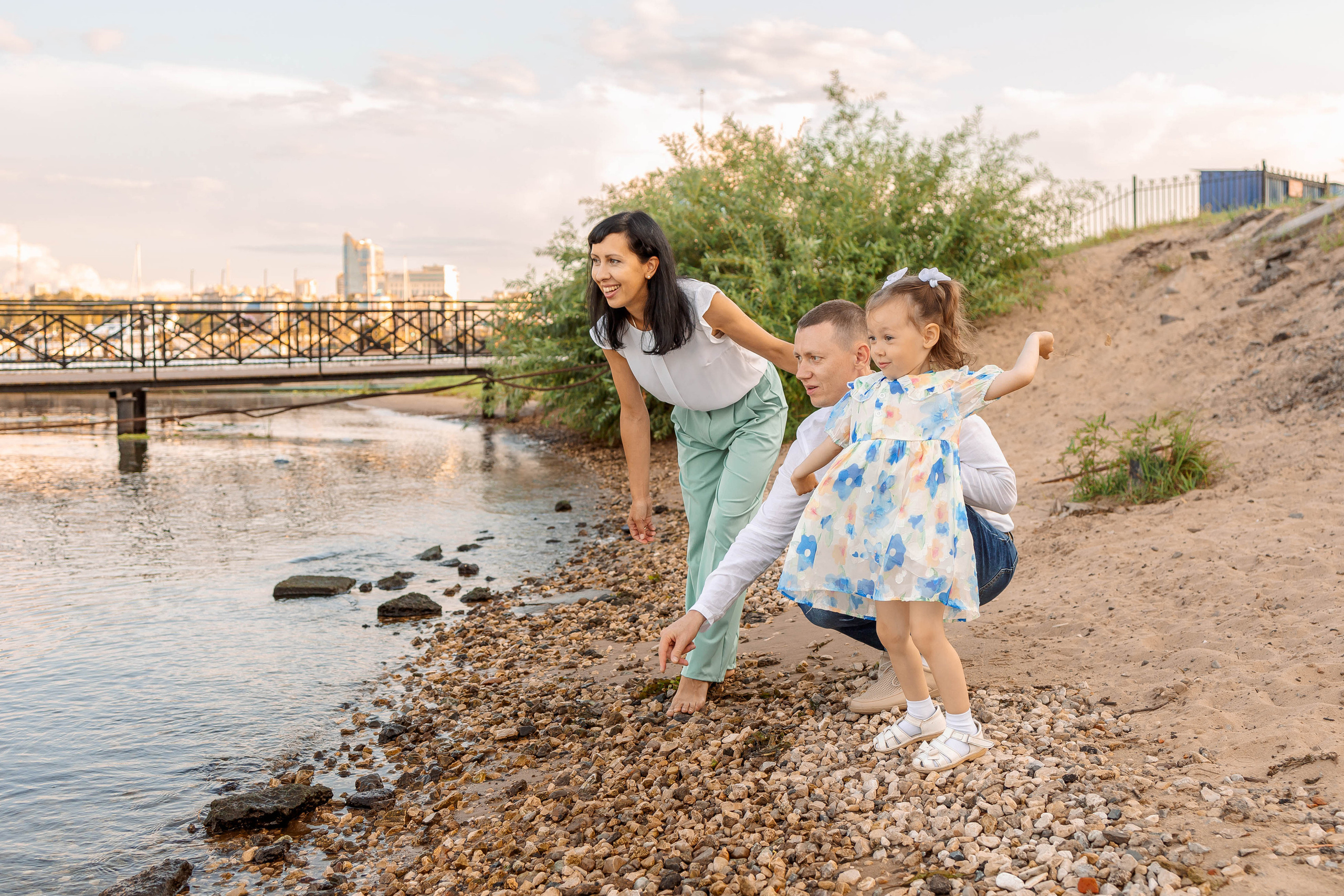 кидаем камушки в реку