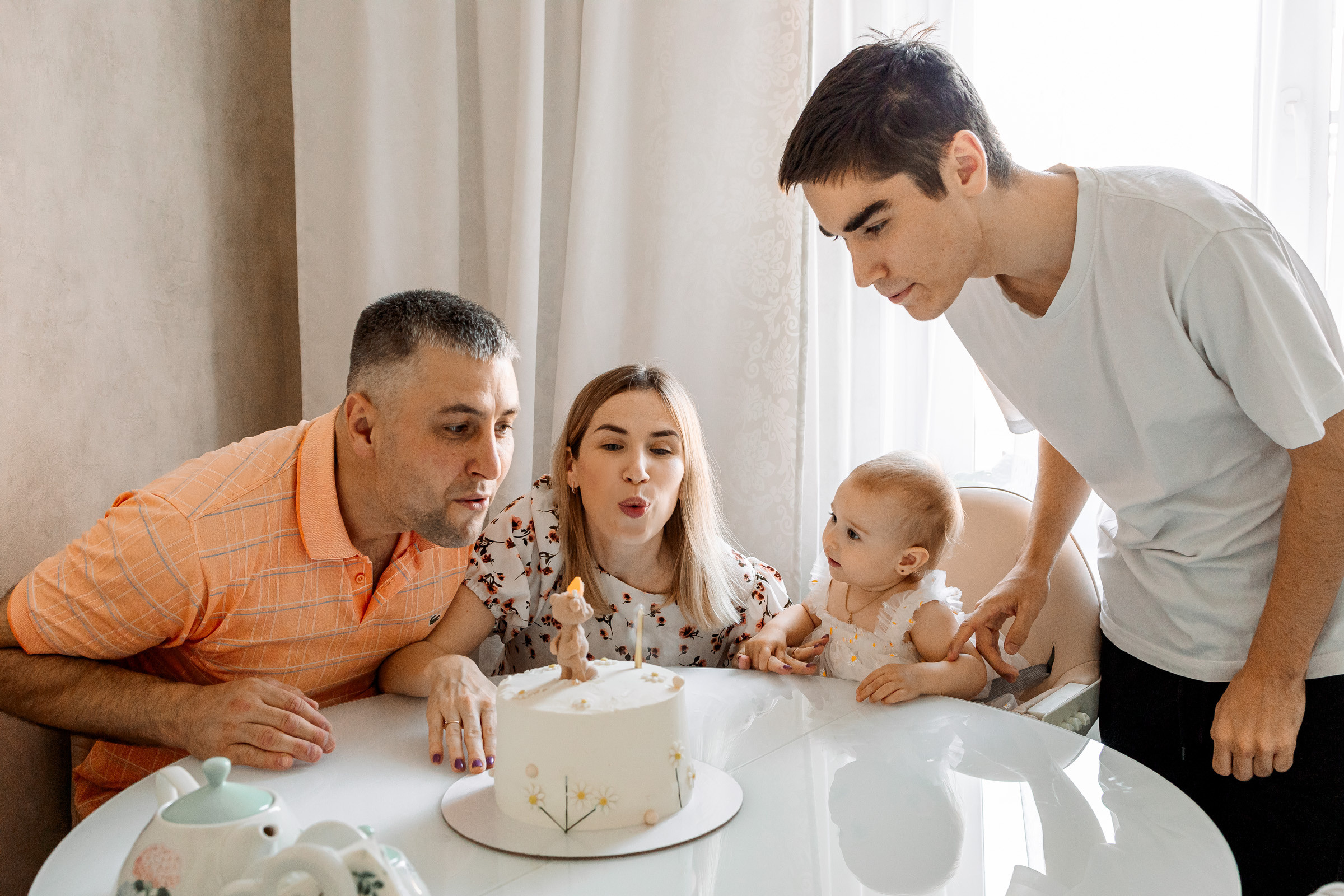Первый тортик Даши. Семейный Фотограф в Москве Евгения Симоненко