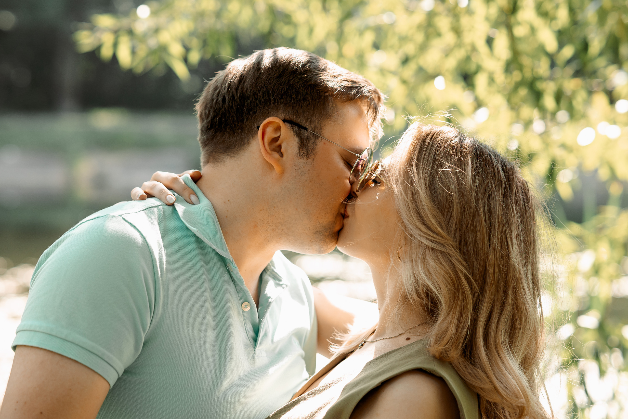 Поцелуй в парке