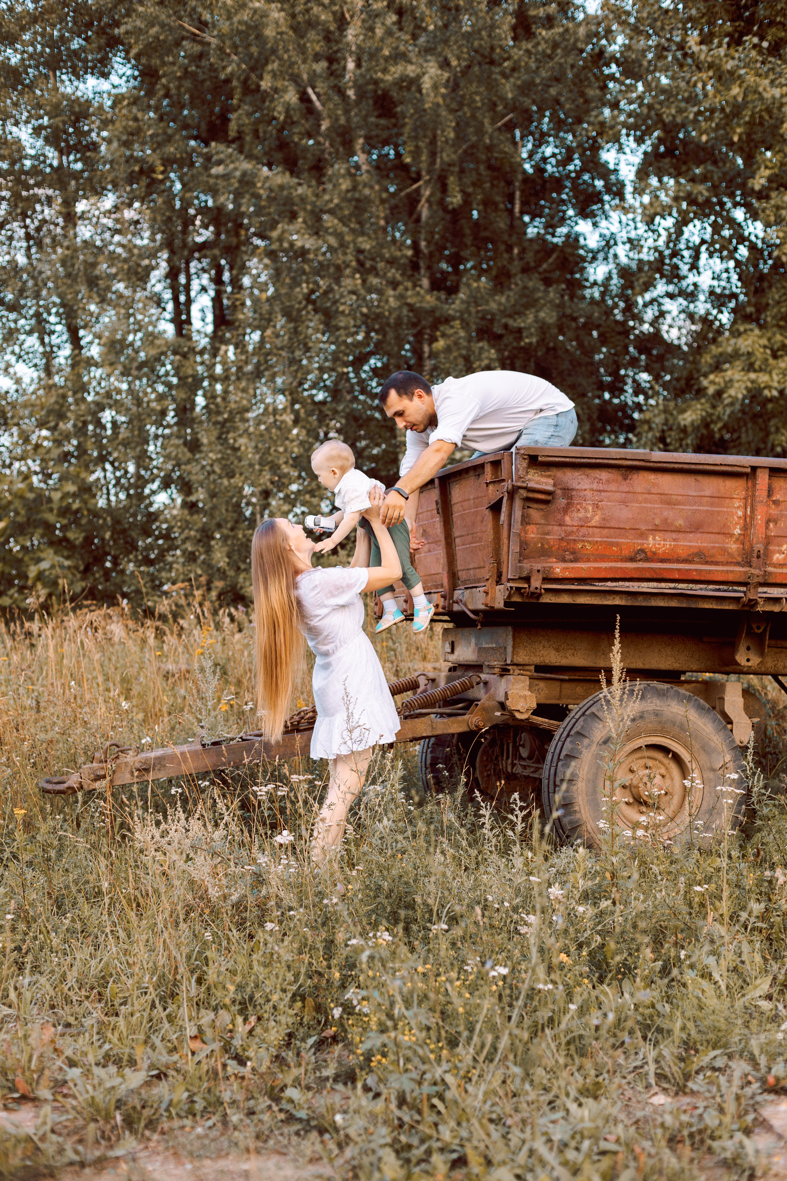 Семейная фотосъемка в полях. Семейный Фотограф в Москве Евгения Симоненко
