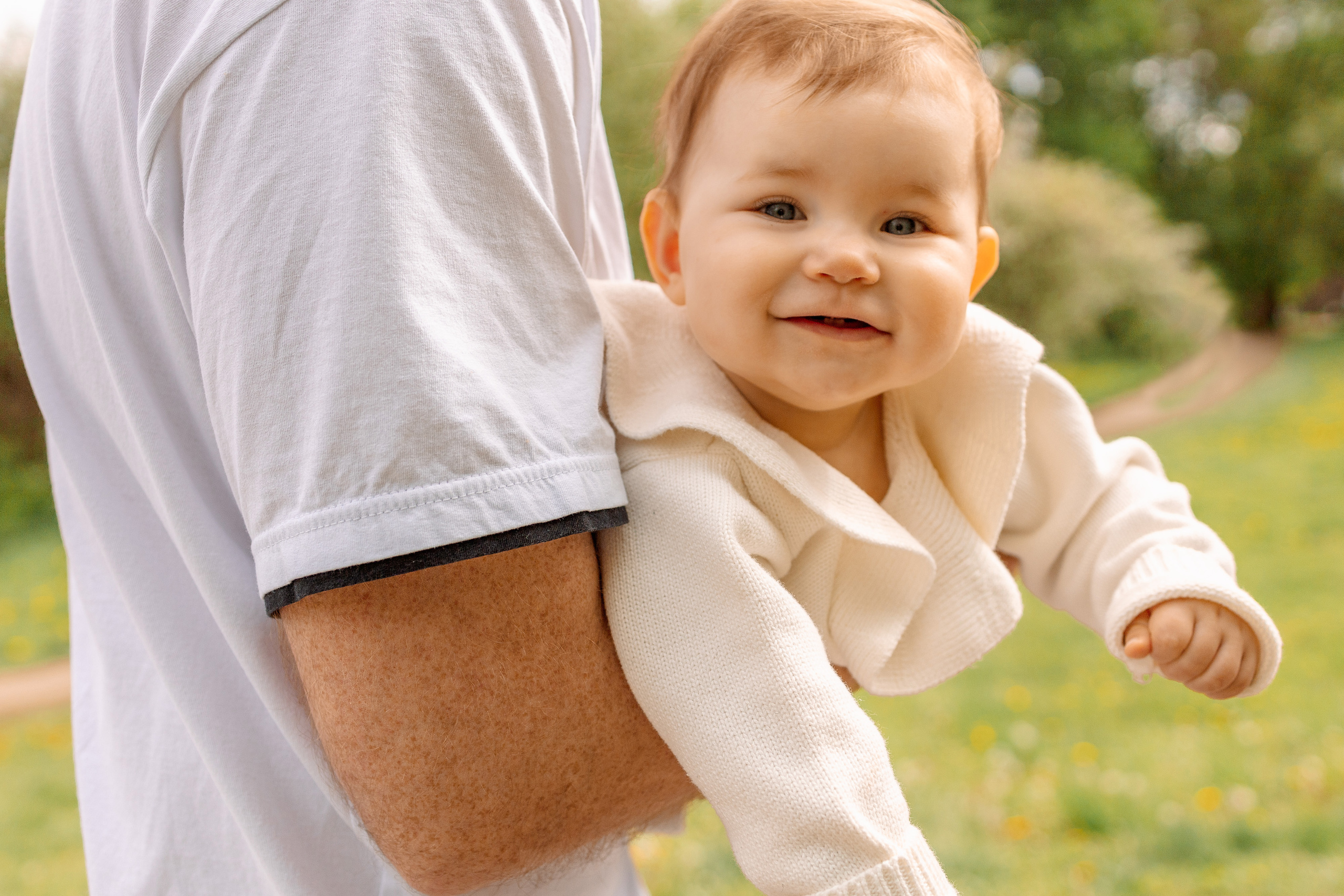 у папы на ручках